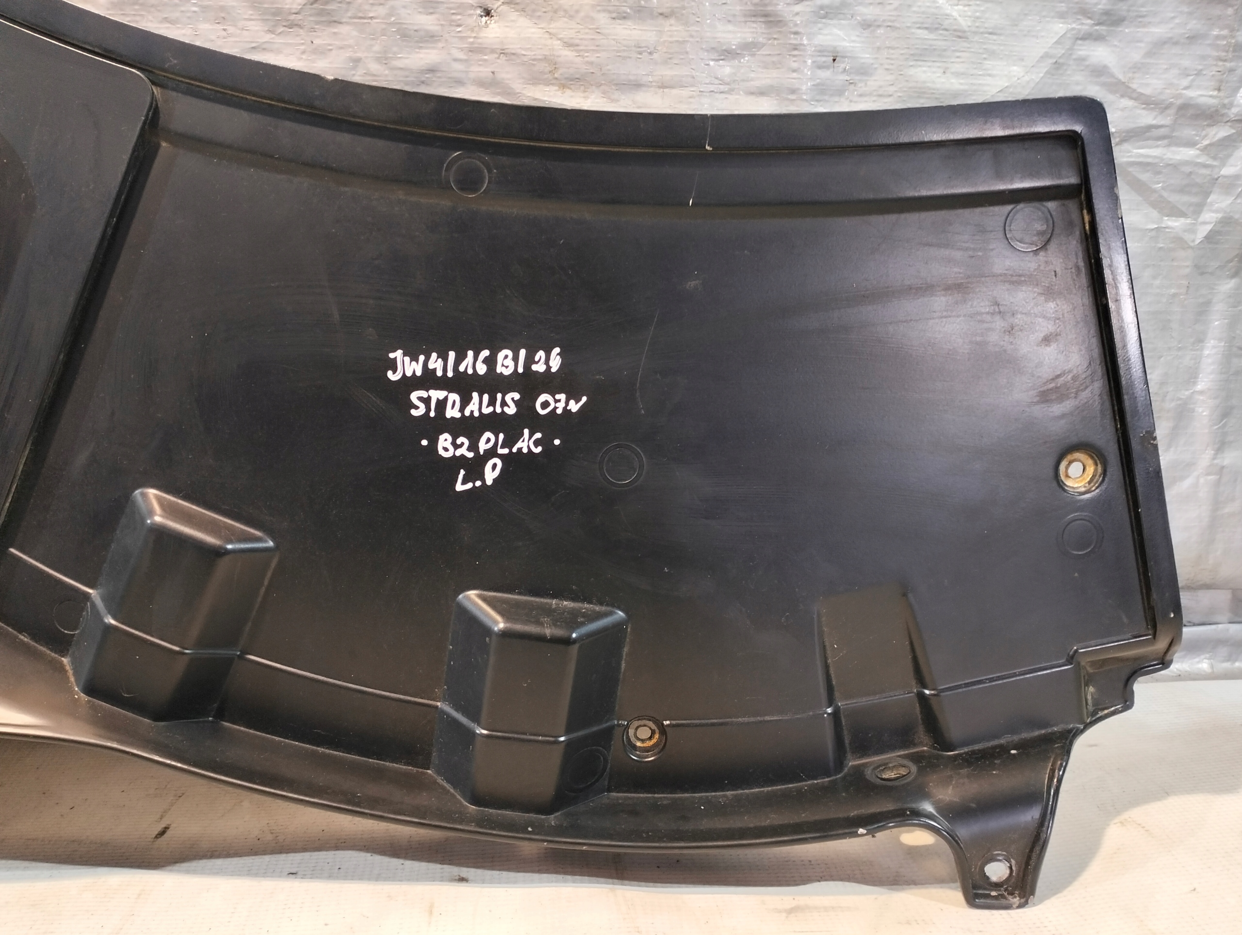 PRZEDLUZENIE door left IVECO STRALIS III 2007r
