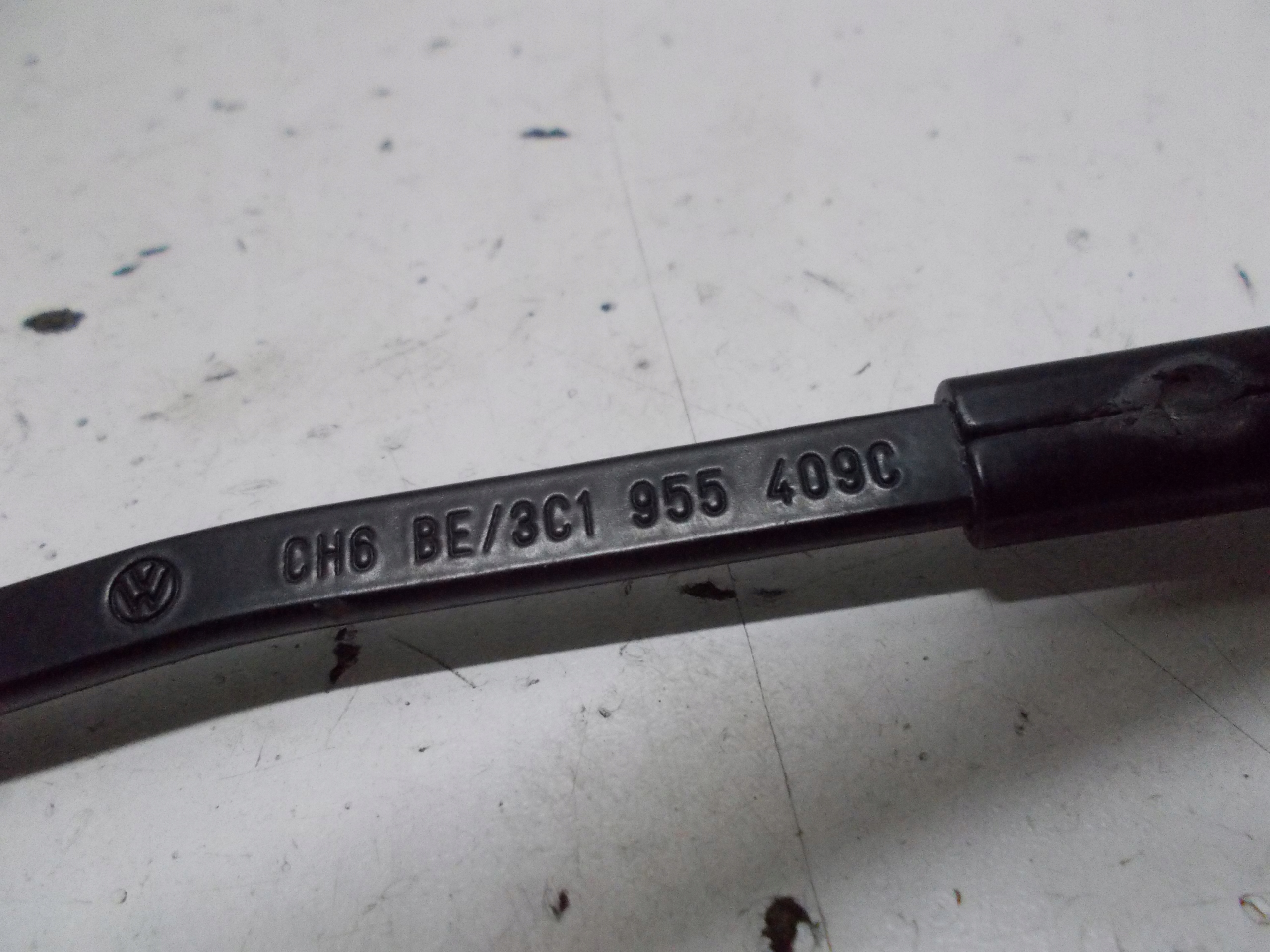 VW PASSAT B6 1.4 TSI 09R wiper arm left 3C1955409C