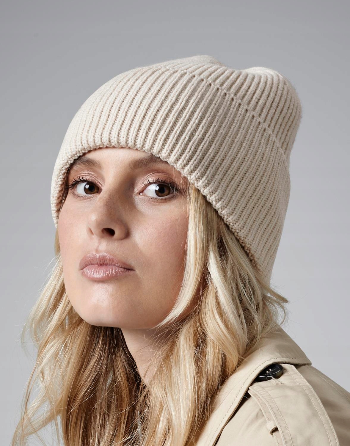 MODNA MŁODZIEŻOWA CZAPKA - CIEPŁA MIĘKKA ZIMOWA DAMSKA MĘSKA / NA PREZENT Materiał dominujący syntetyk