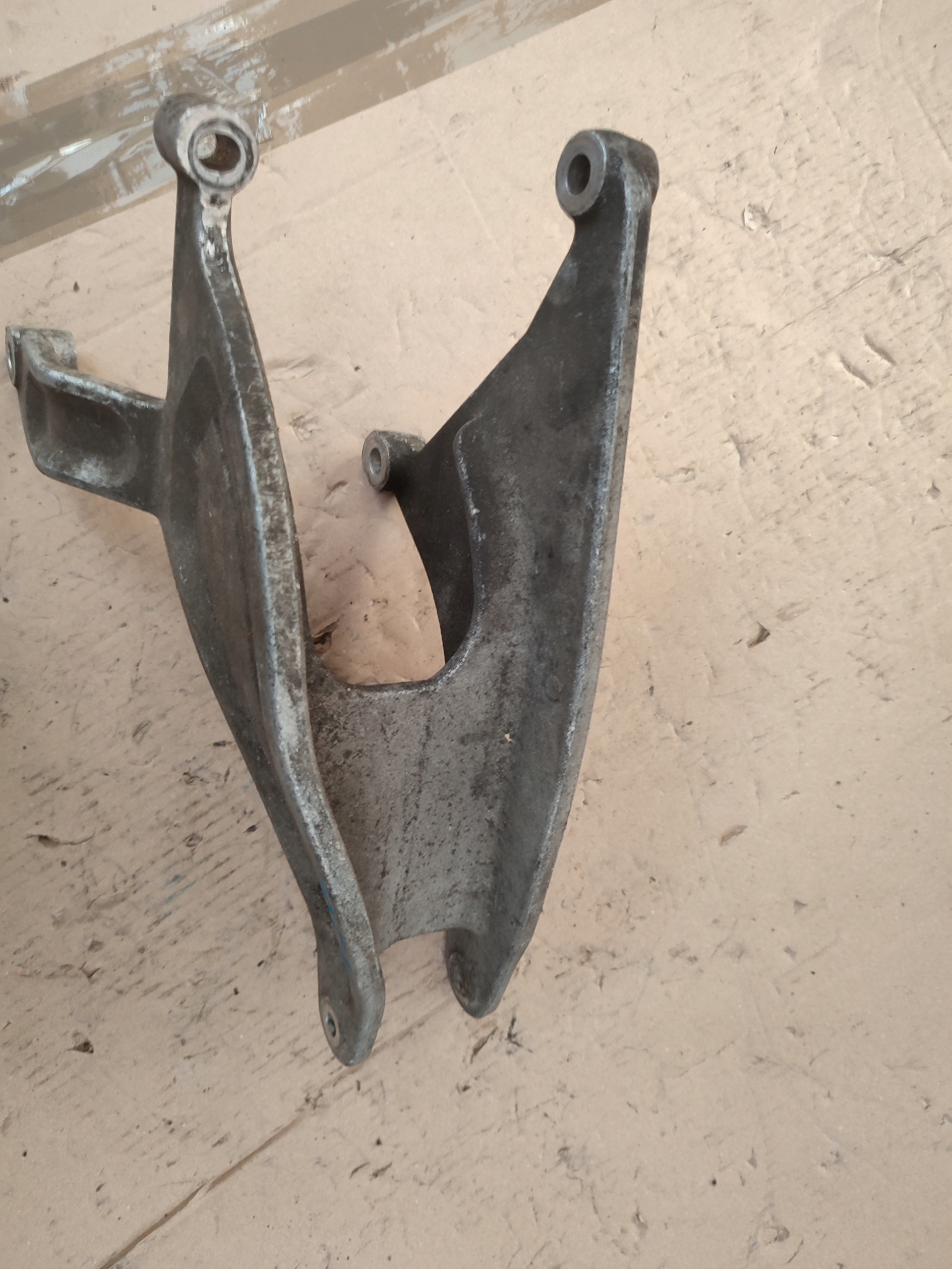 engine mount holder holder OPEL SINTRA 10257136