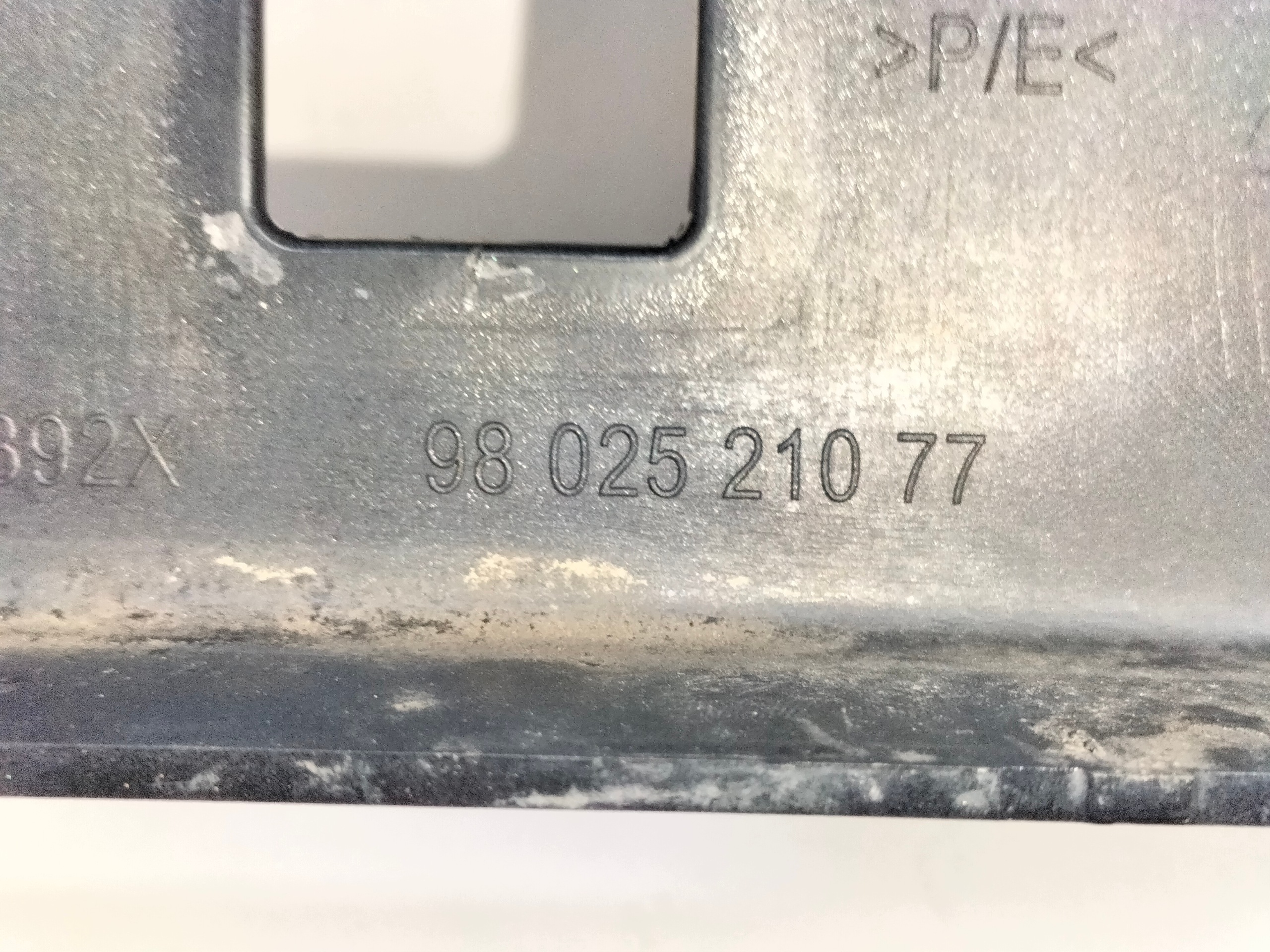 Frontstoßstange vorne PEUGEOT 2008 13-16