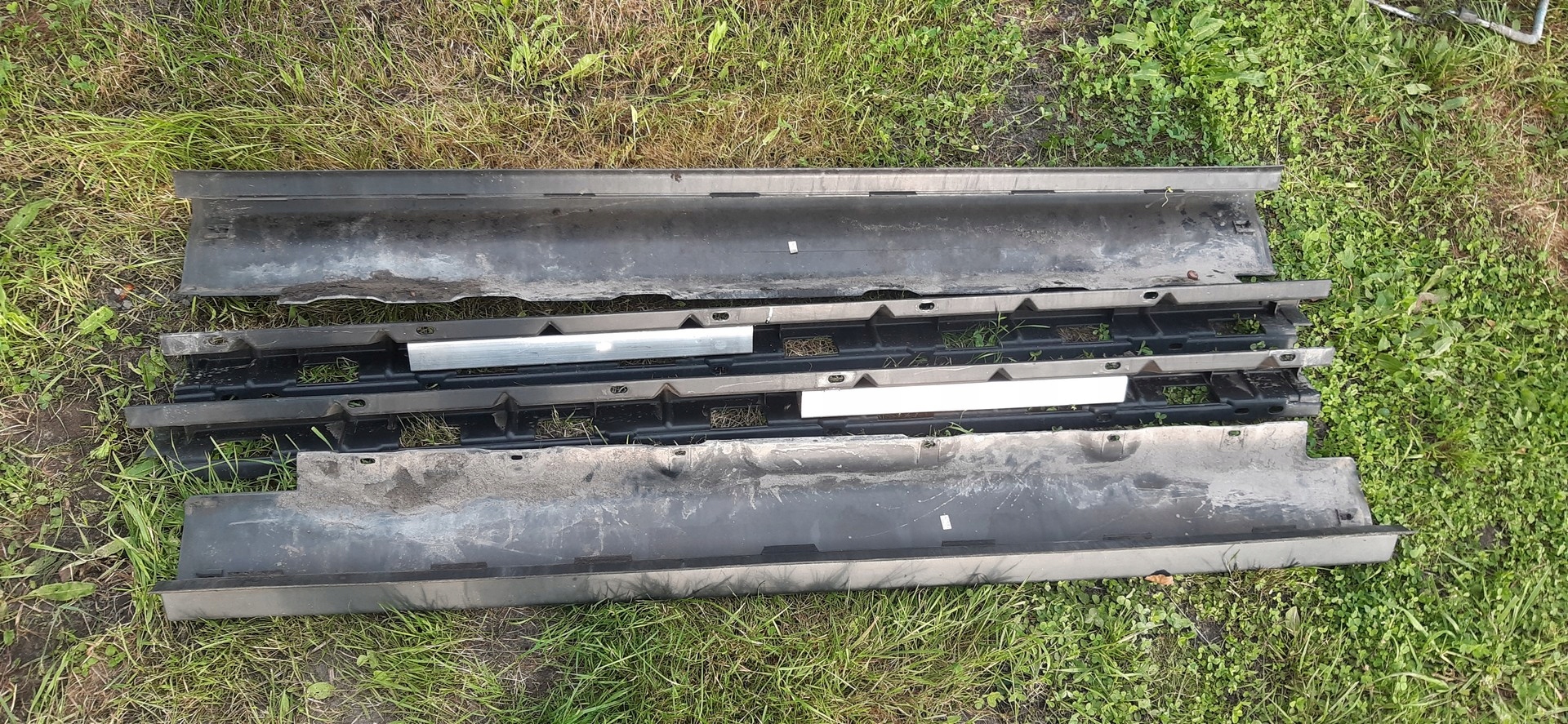 OSŁONY PROGÓW LEWA PRAWA BMW X5 E53 Producent części BMW OE