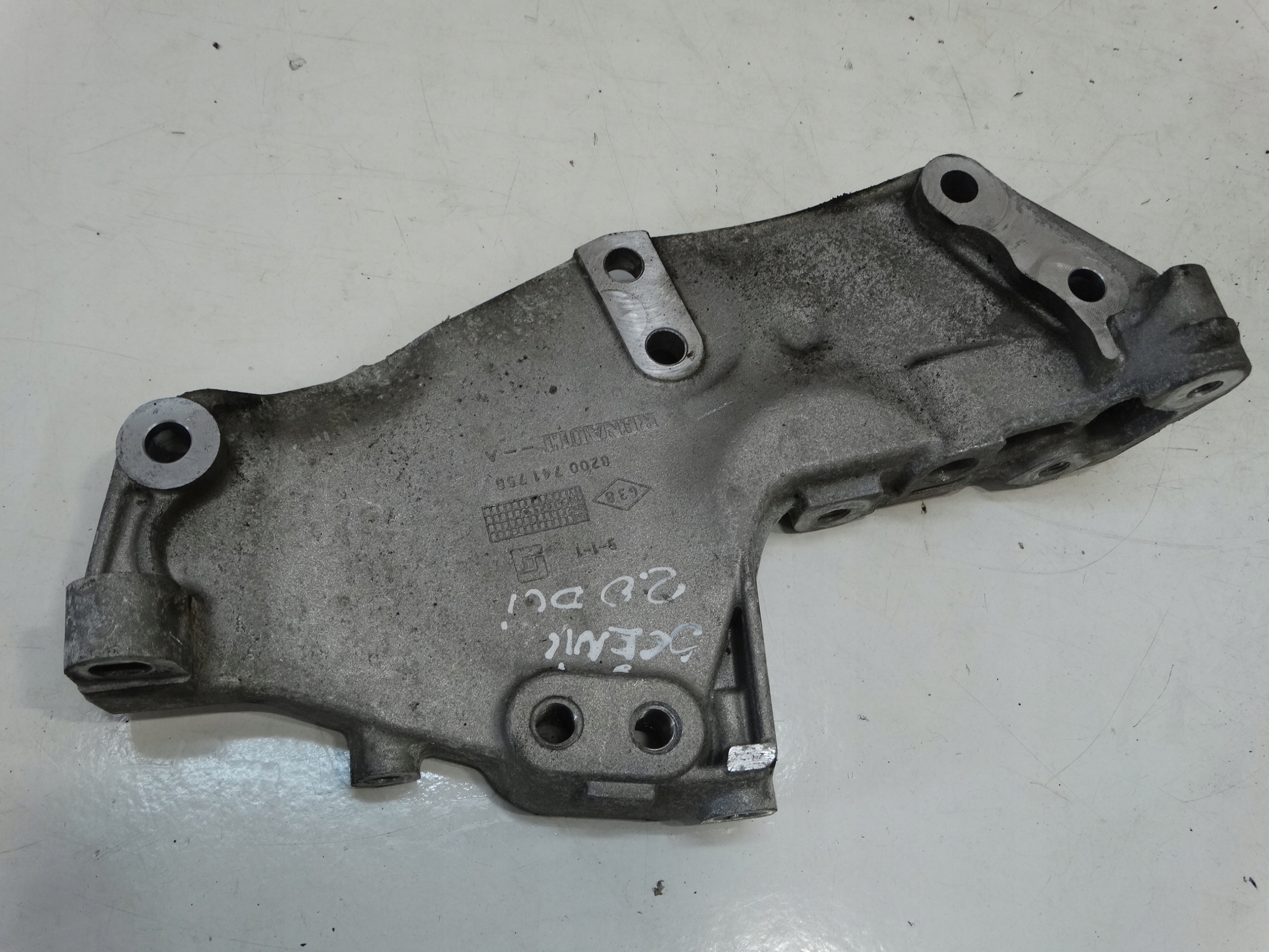 holder engine mount RENAULT SCENIC III 2.0 DCI 09-13R. 8200741758