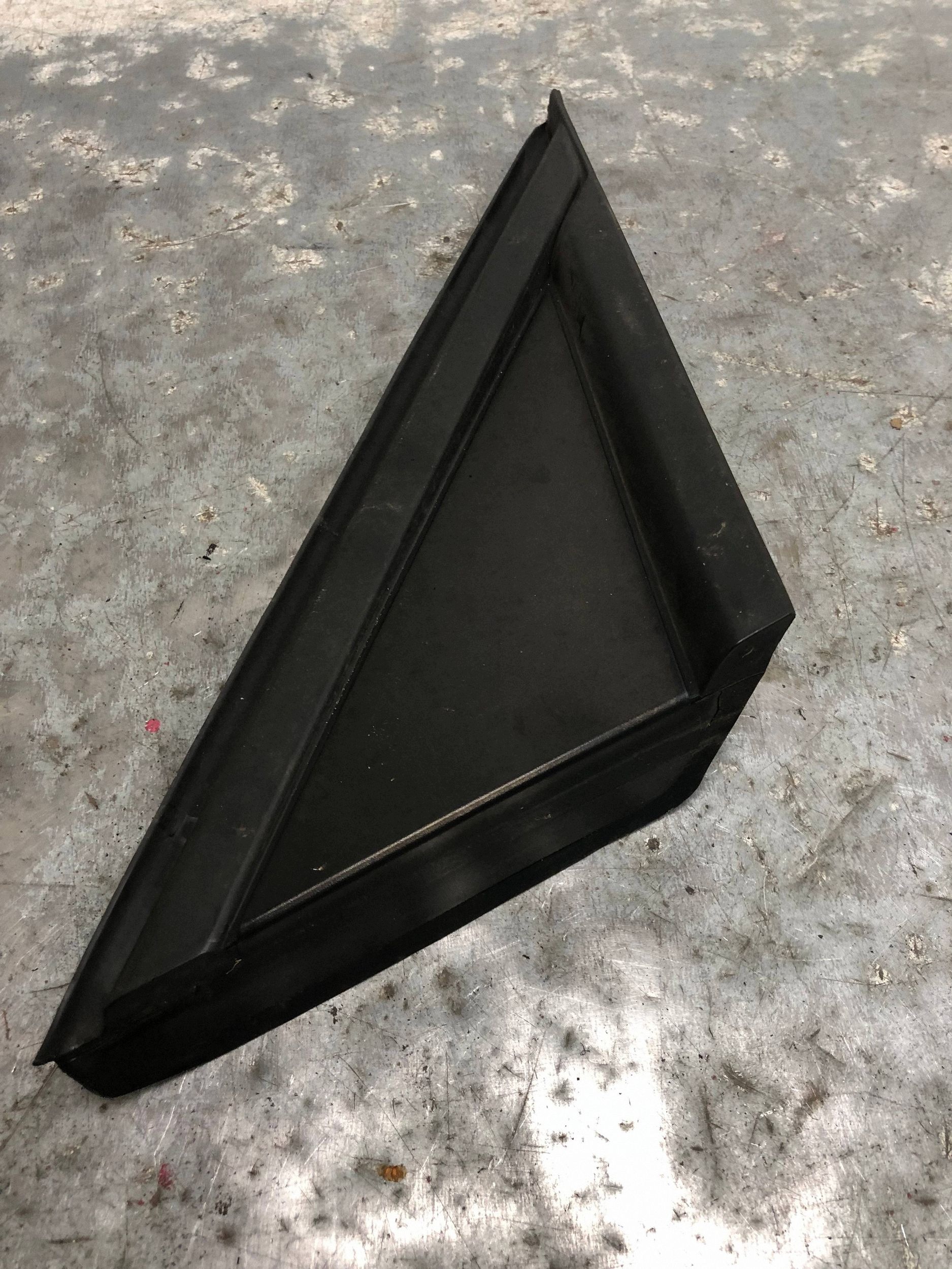 triangle couverture aile droite avant OPEL ASTRA K KOMBI 39041994