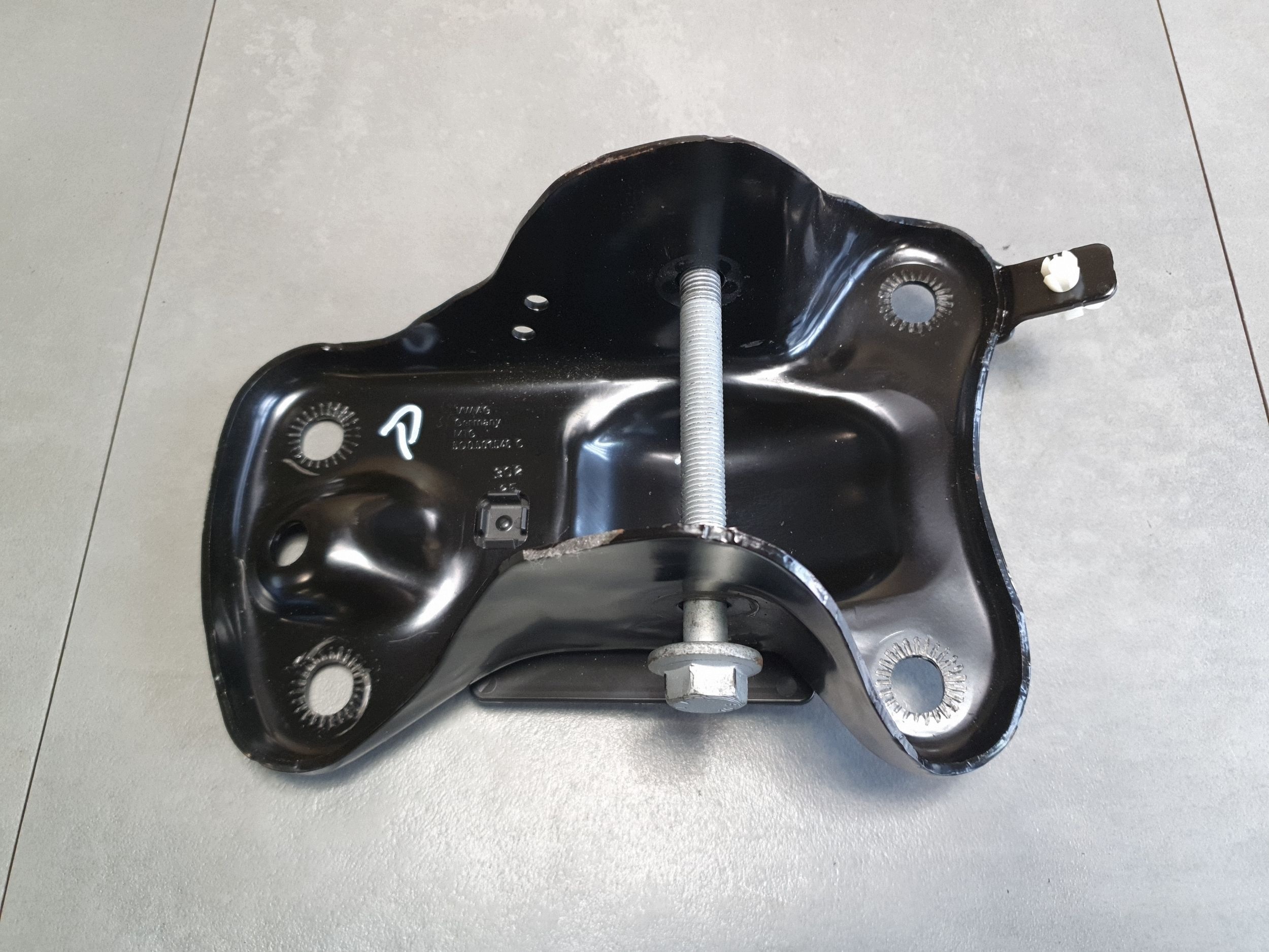 Audi A3 8Y hb console siders rear part 5Q0501546C