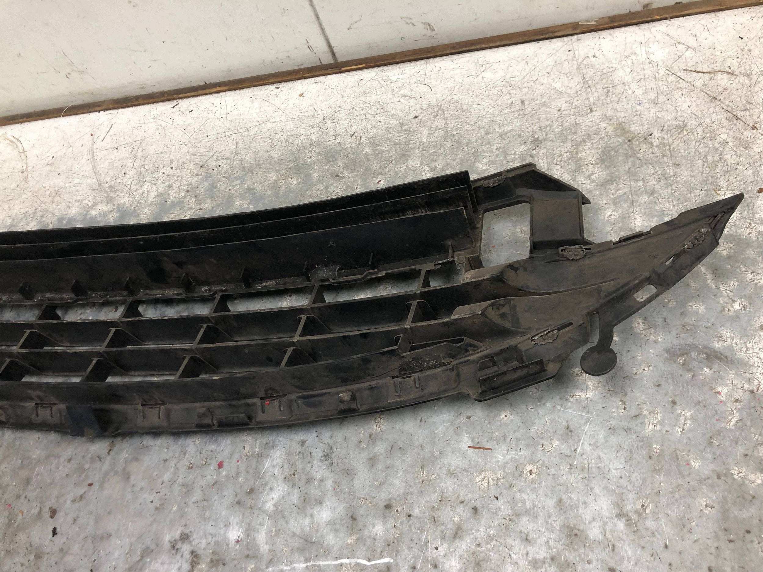 lüftungsgitter der stoßstange mitte PEUGEOT 207 9649581880