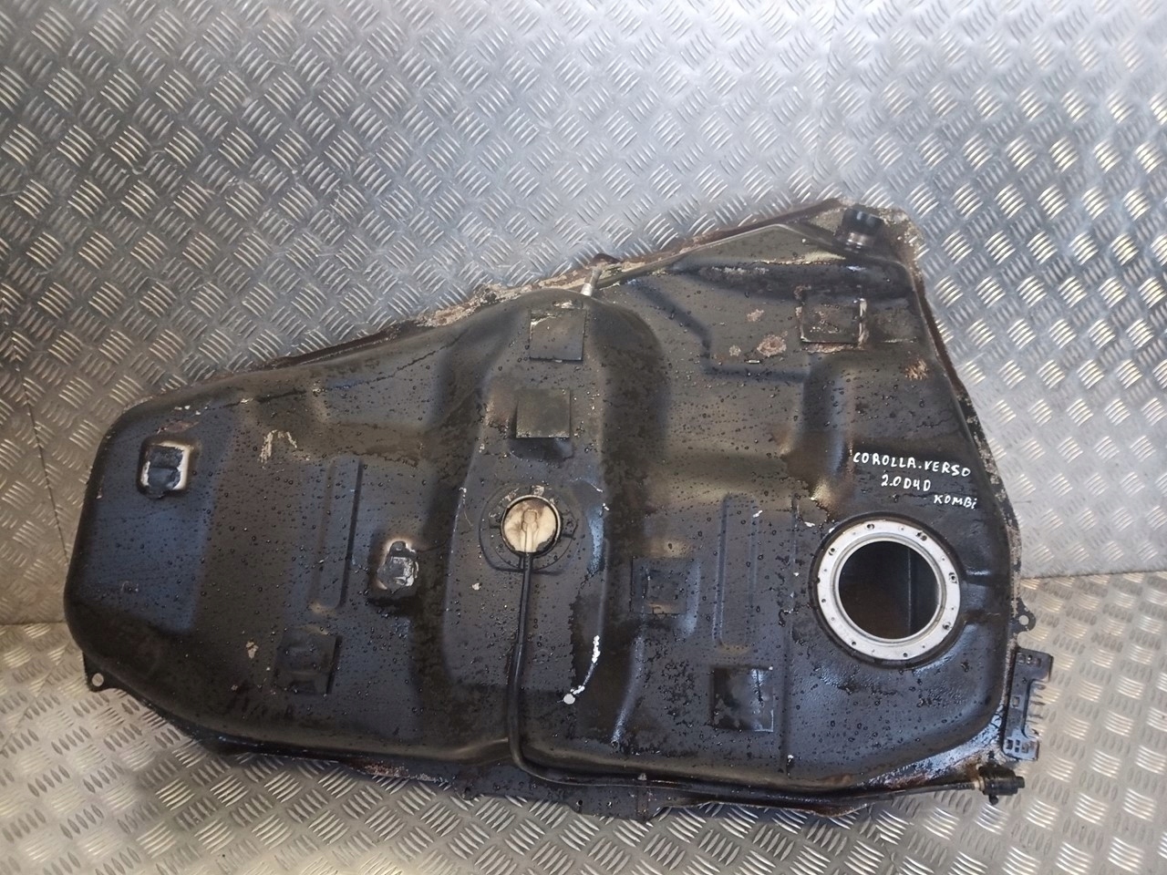 ZBIORNIK BAK PALIWA TOYOTA COROLLA VERSO 2.0 D4D