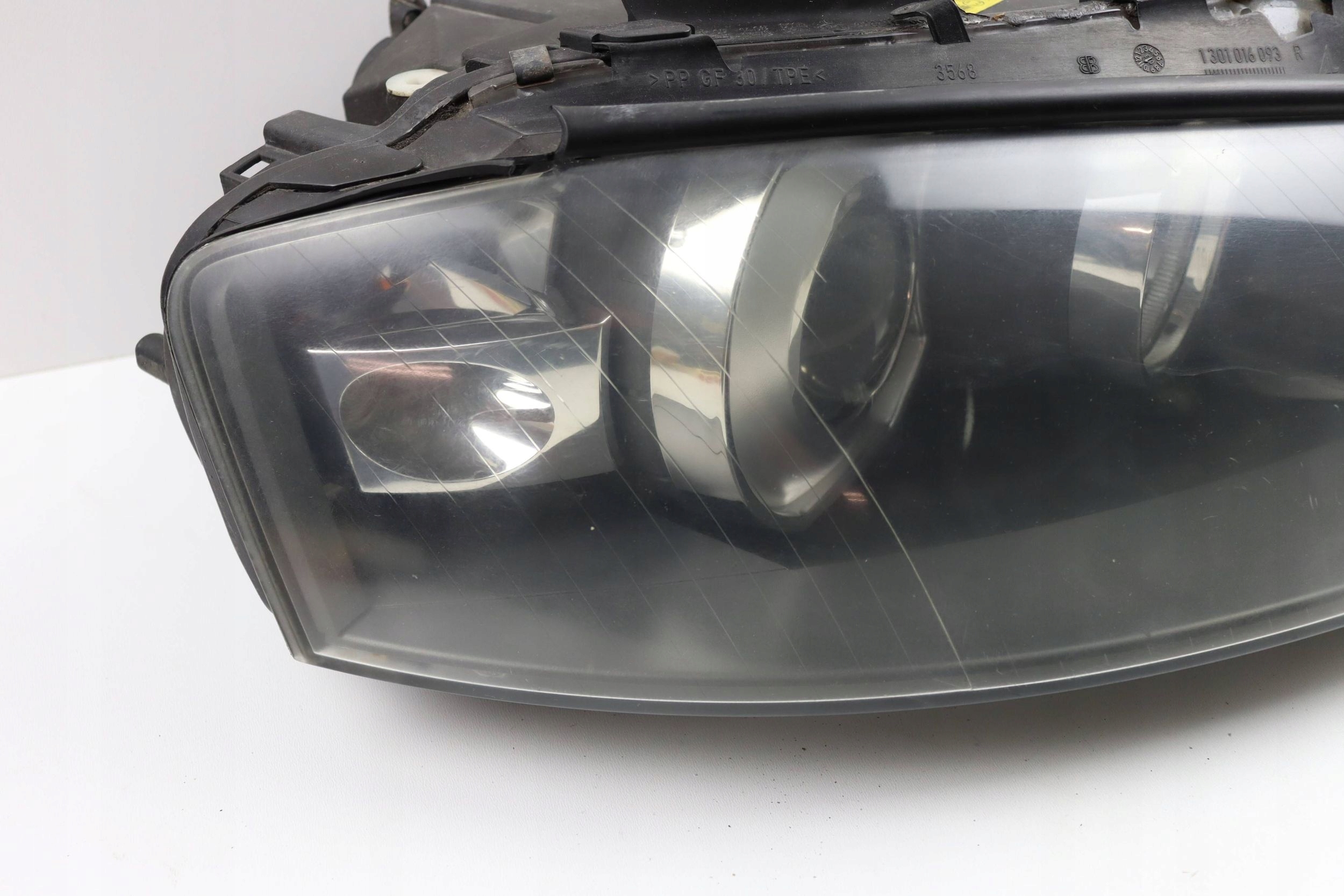 AUDI A3 8P light front right front XENON 8P0941004D 0301206272 EUROPA