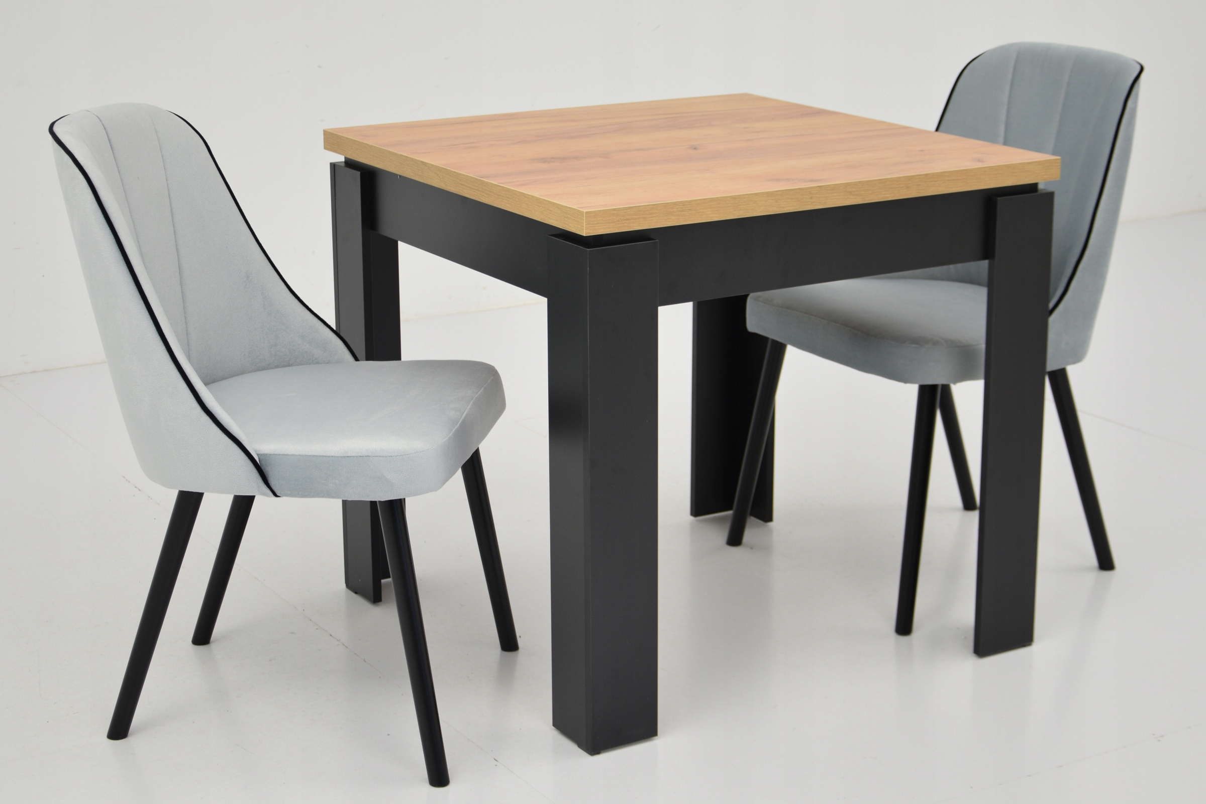 Mały stół 90x90 cm i 2 krzesła zestaw do salonu Szerokość stołu 90 cm