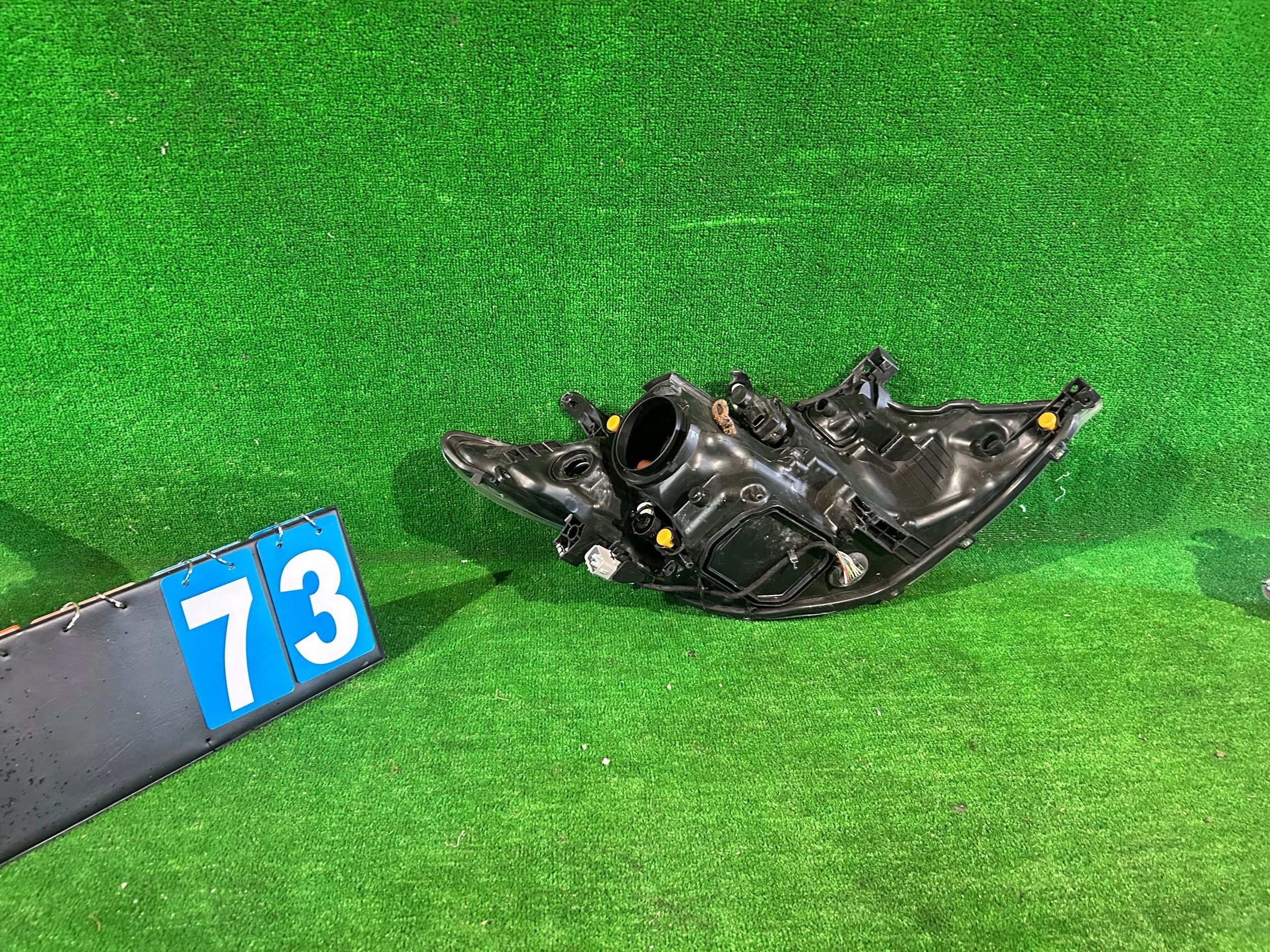 REFLEKTOR left TOYOTA AURIS II 12-15 nr:73