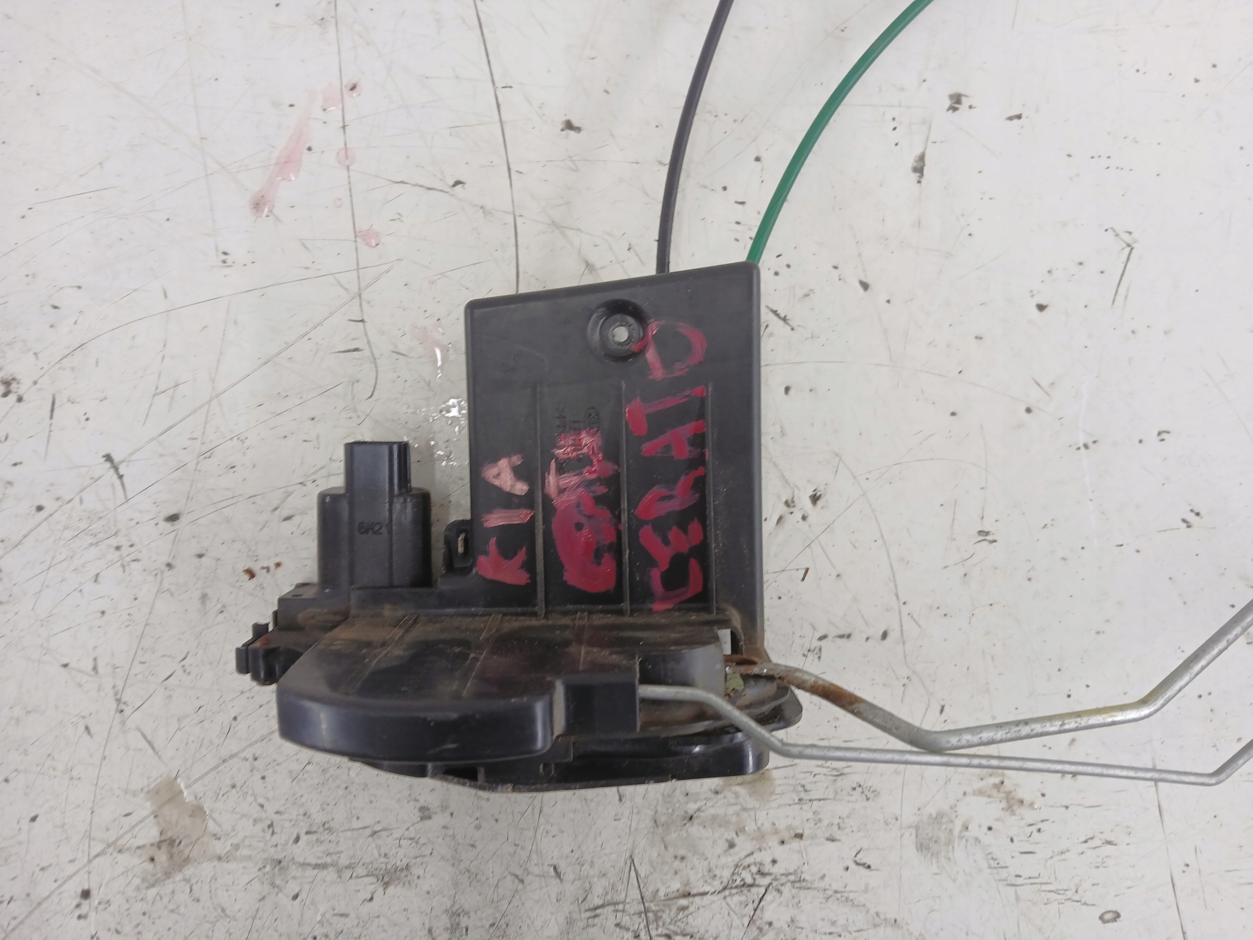 KIA CERATO and lock door left front