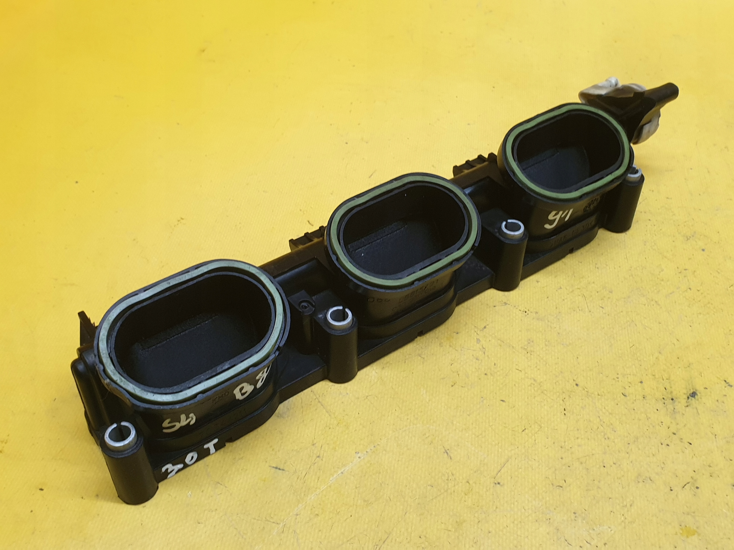 КРИШКИ КОЛЕКТОРА ПРАВЕ S4 B8 S5 3.0TFSI6e133110ab