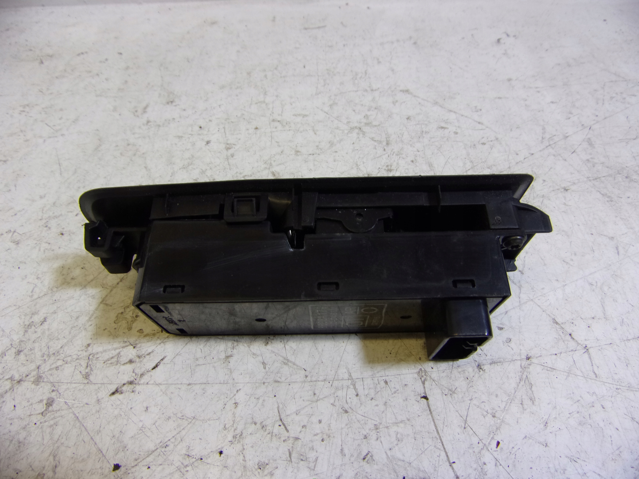 control panel of the window driver´s MITSUBISHI COLT 6 86087A179