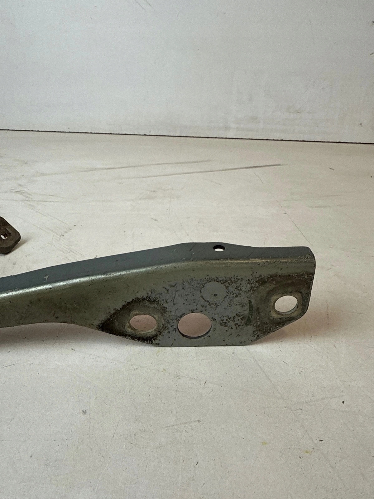 hinge bonnets front front left Volvo C30 S40 II V50