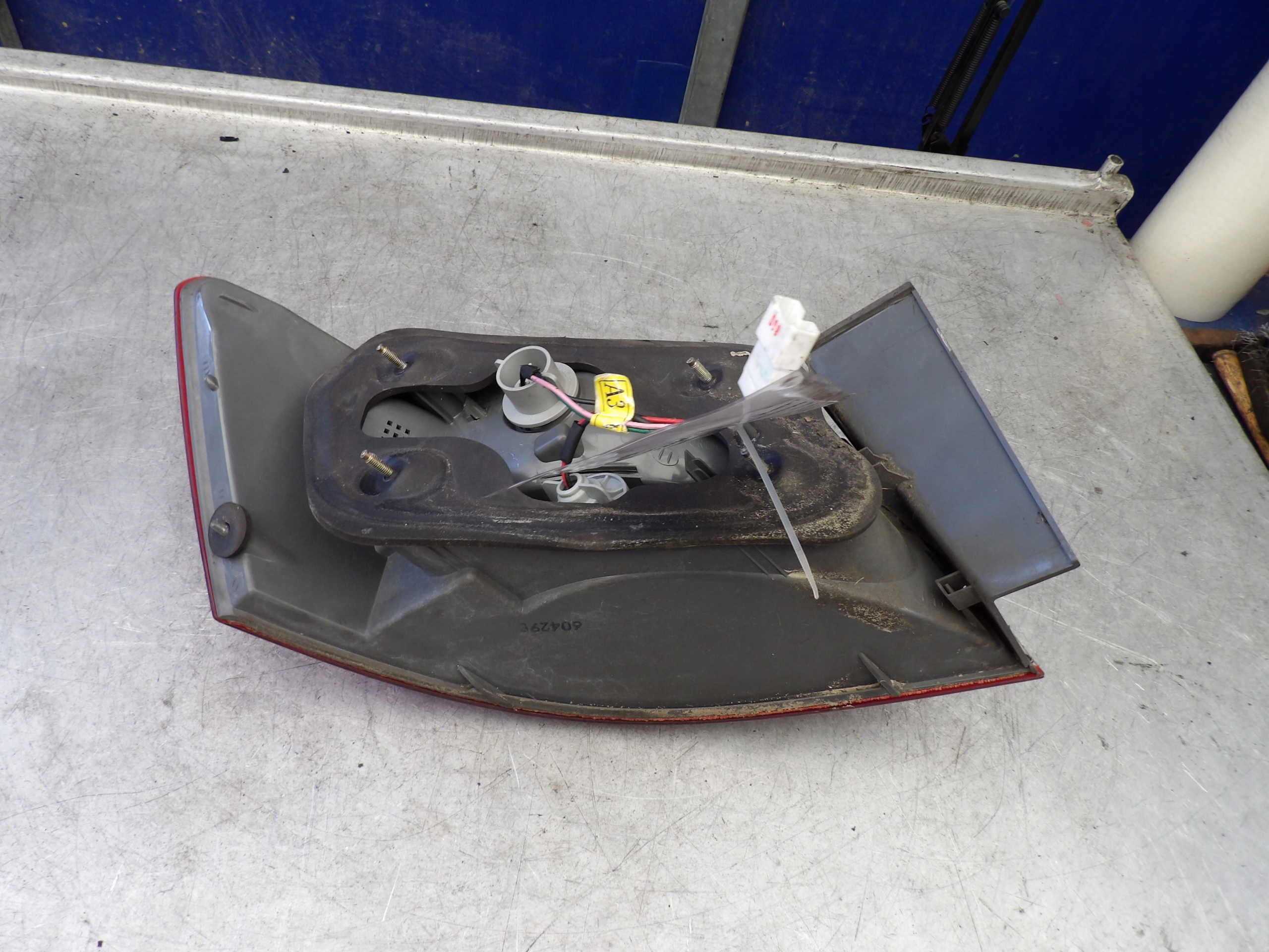 Hyundai Sonata V light rear right