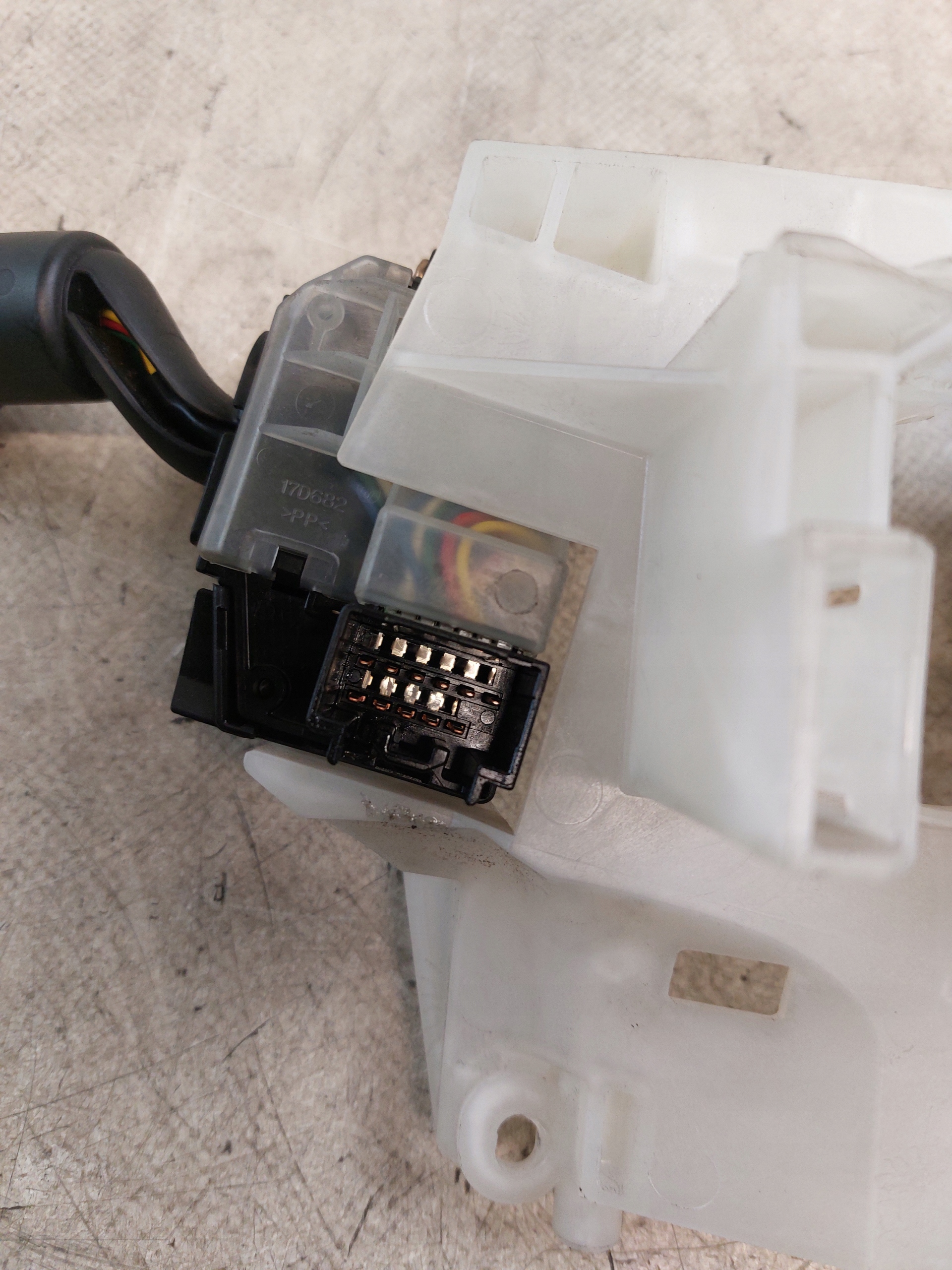 steering wheel levers and controls MAZDA 5