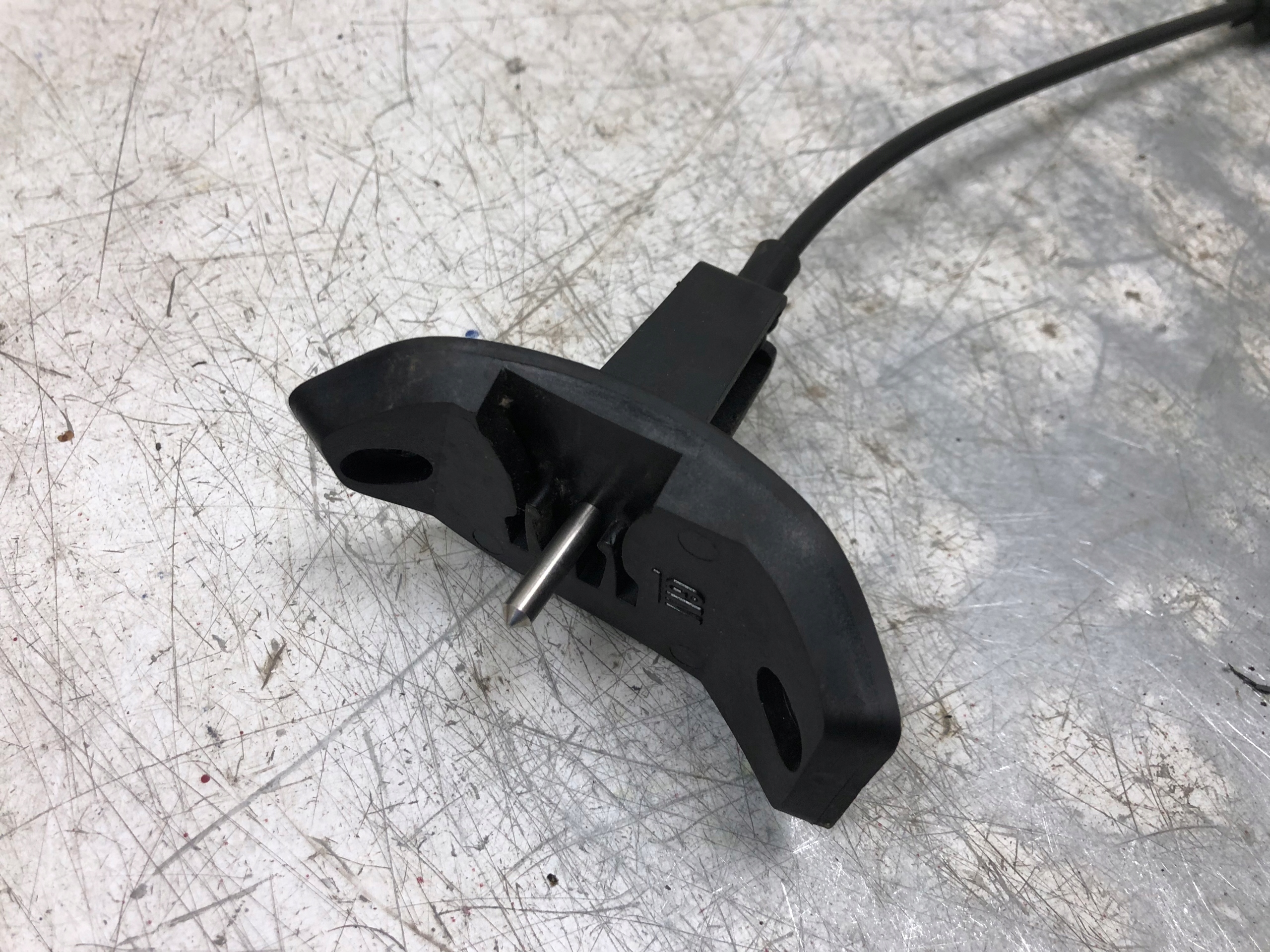 Câble Volet Réservoir OPEL CORSA D 3D 13111599