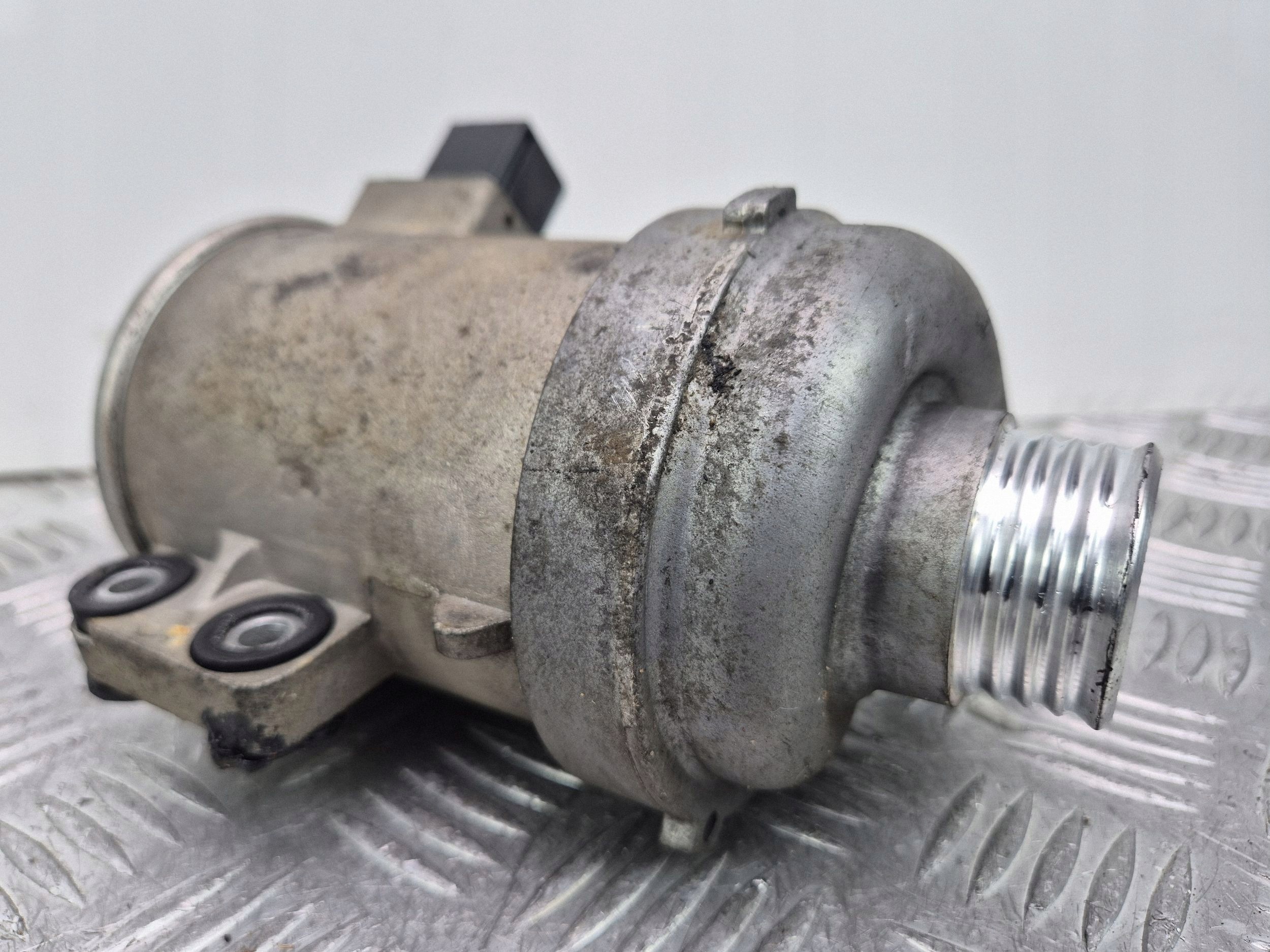 BMW X1 E84 20i water pump N20 7604027 N20B20A
