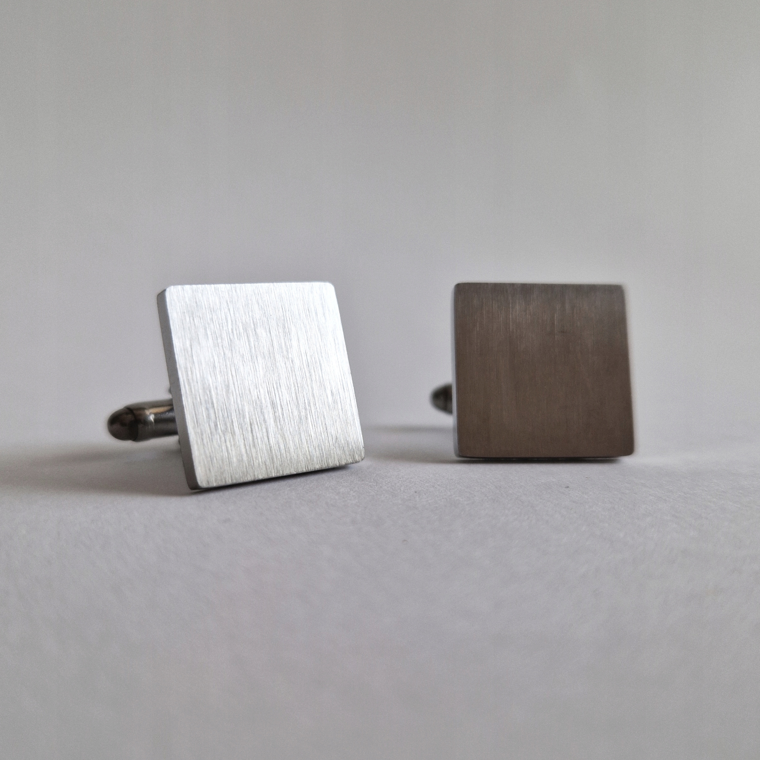 SPINKI DO MANKIETÓW KOSZULI KWADRATOWE MATOWE STAL Kolekcja Czarne szczotkowane