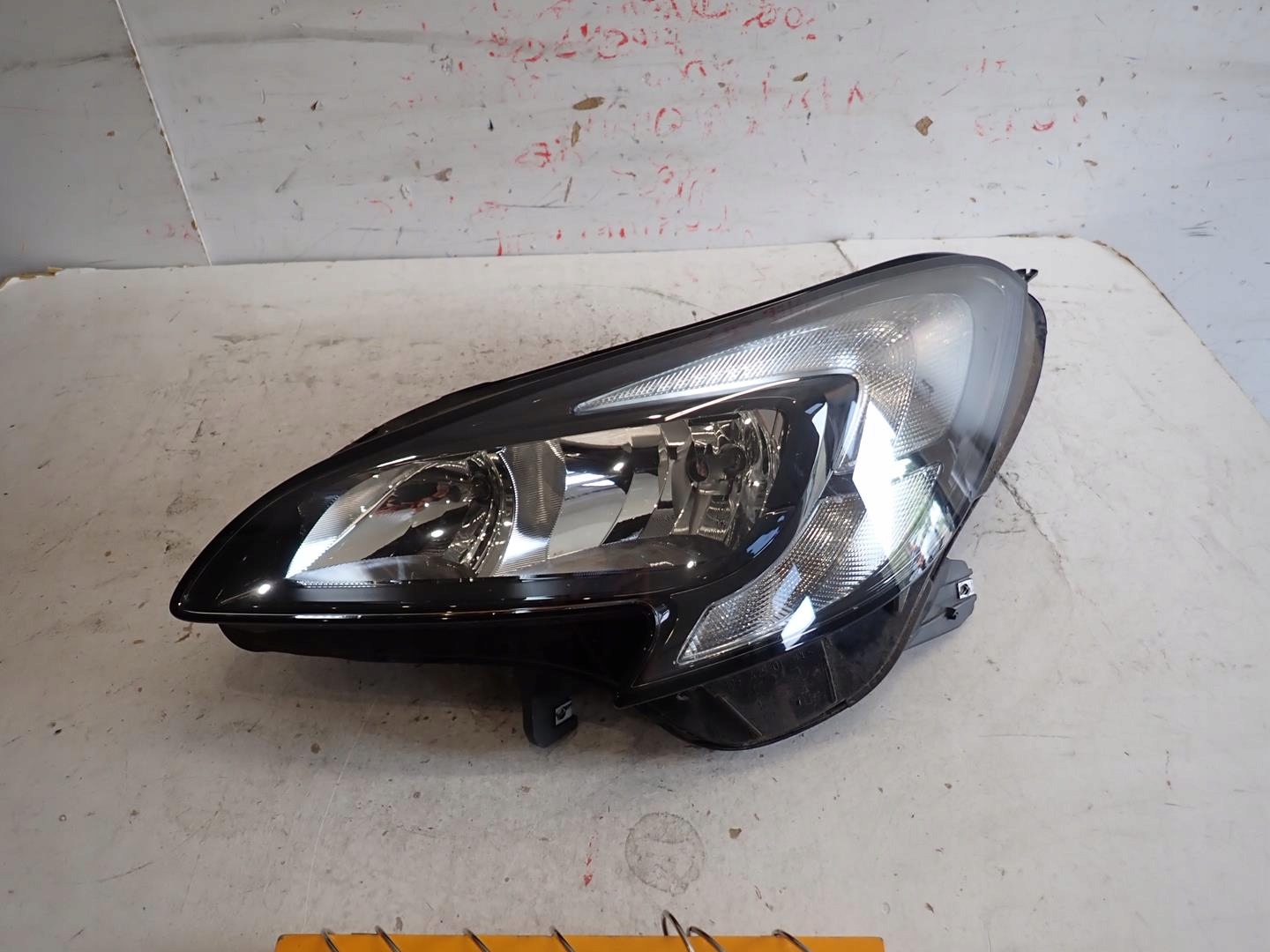 light front front left OPEL CORSA E 2014- 39108222