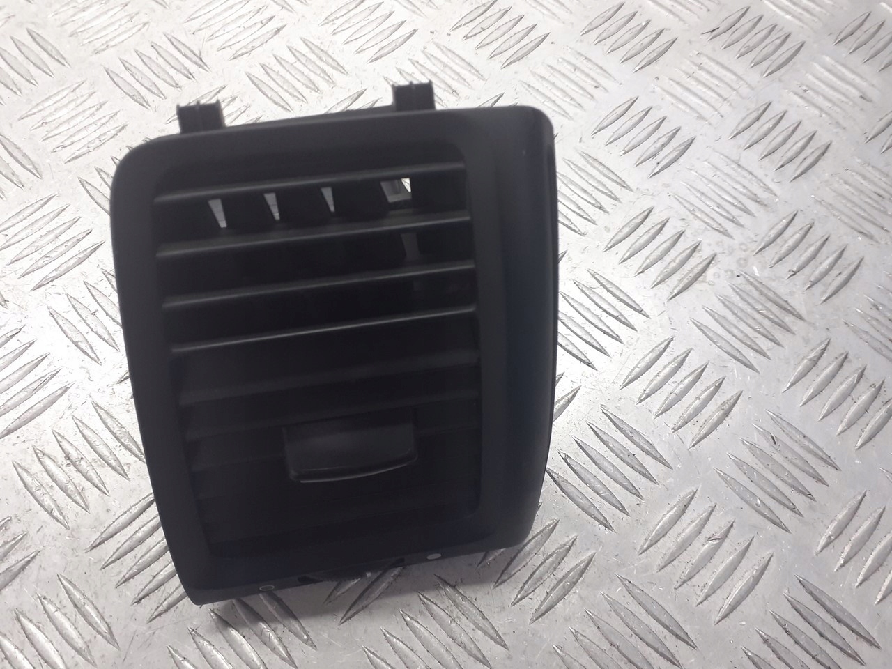 воздухозаборник жалюзи потока воздуха правый передний Honda Accord VII 2.0 16V E616-5131-100