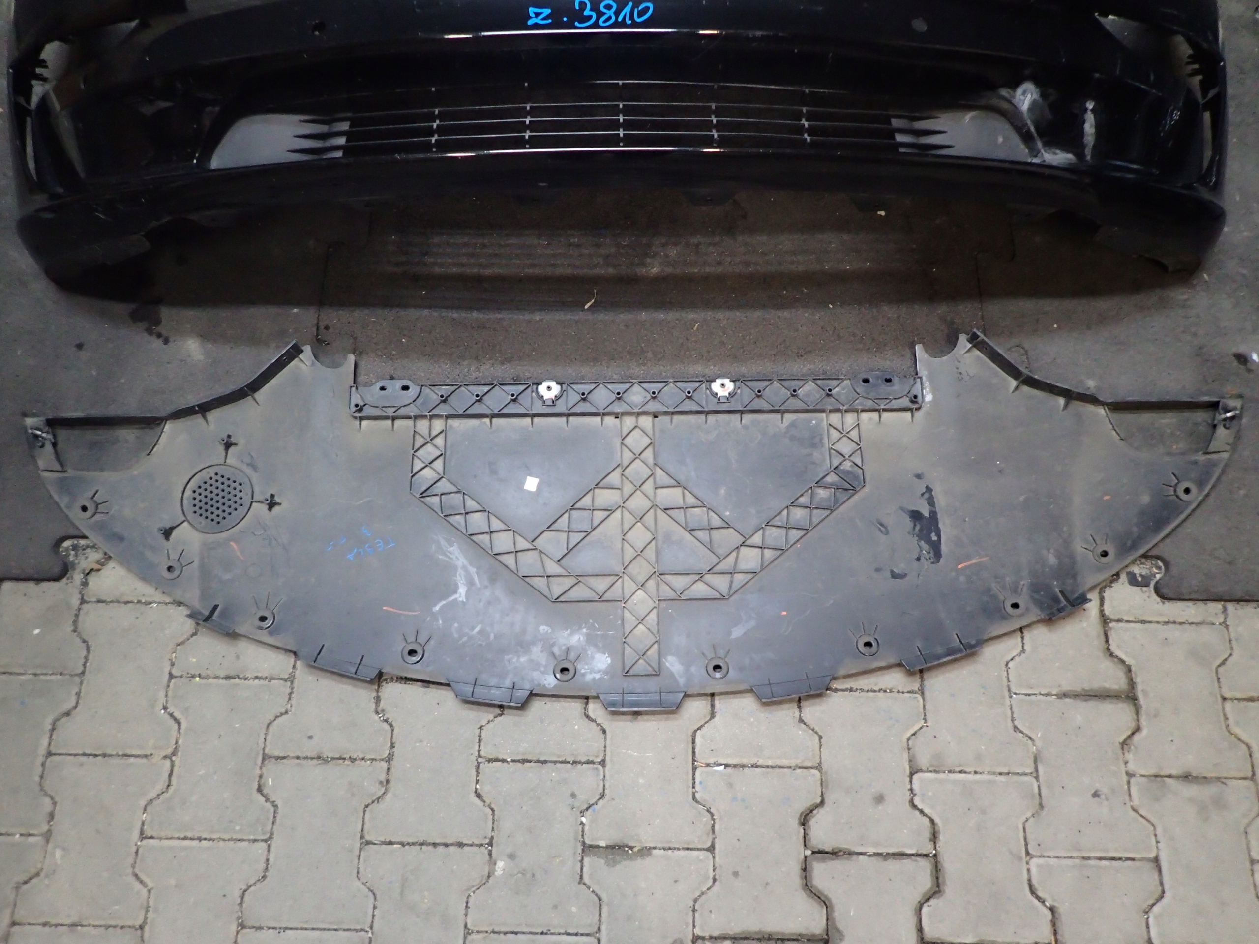 nárazník předek TESLA 3 III 17-20