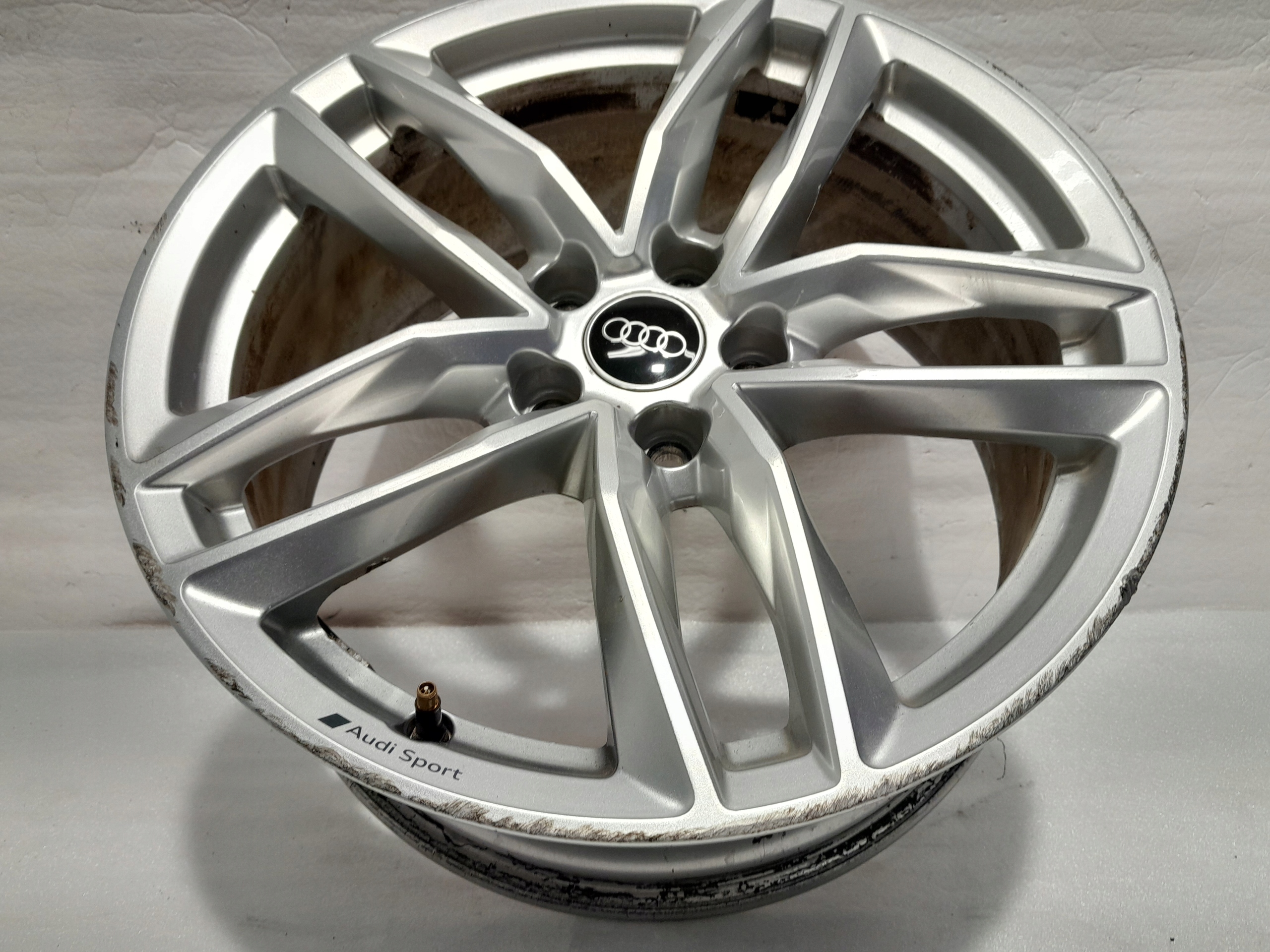 AUDI A4 B9 A5 8W A6 disk ALU 18'' CALI ORG. 8W0601025EB