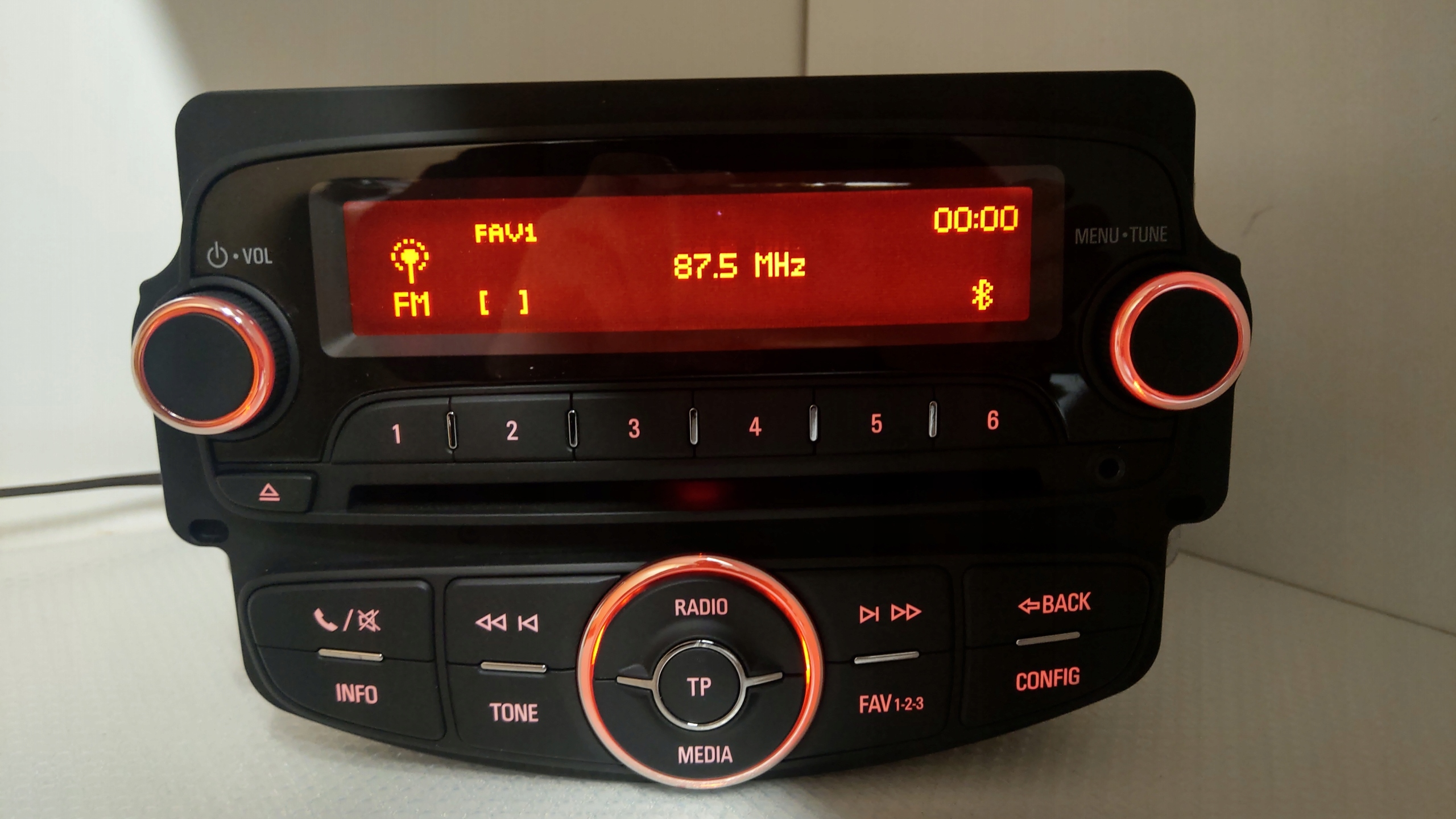 ЗАВОДСКОЕ CD-РАДИО 39068067 OPEL CORSA E 17R