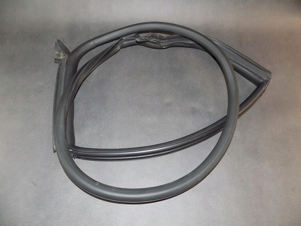 AUDI S5 A5 F5 USZCZELKA DRZWI LEWA TYŁ 8W8833707