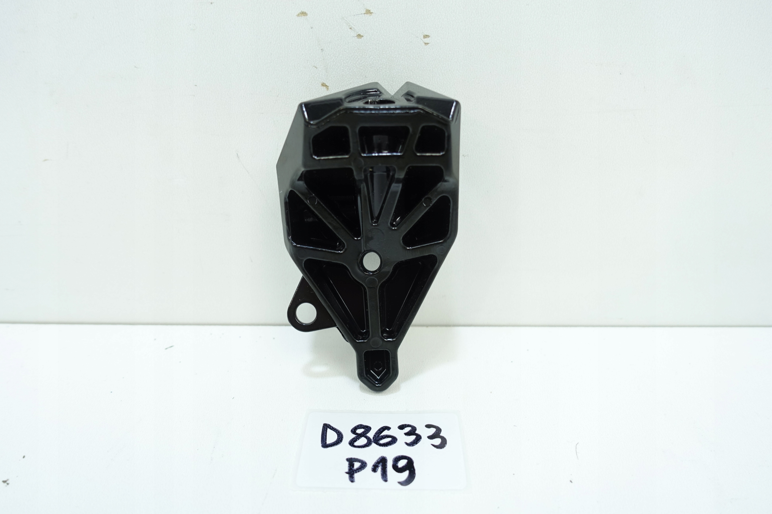 holder mirrors left PORSCHE MACAN 2013- 95B857541