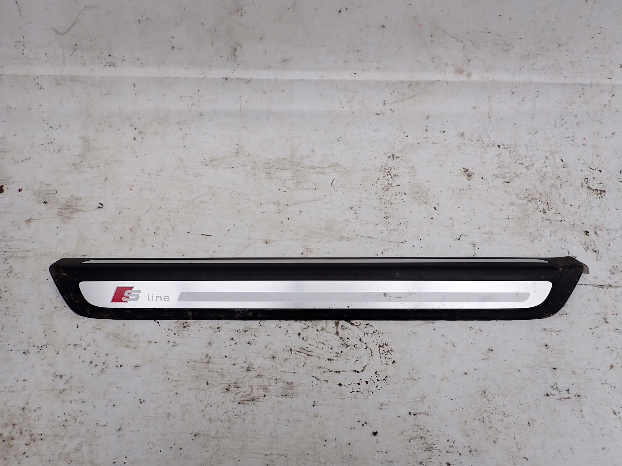 AUDI Q5 and 1 8R S-LINE 08-16 moulding cap threshold right front