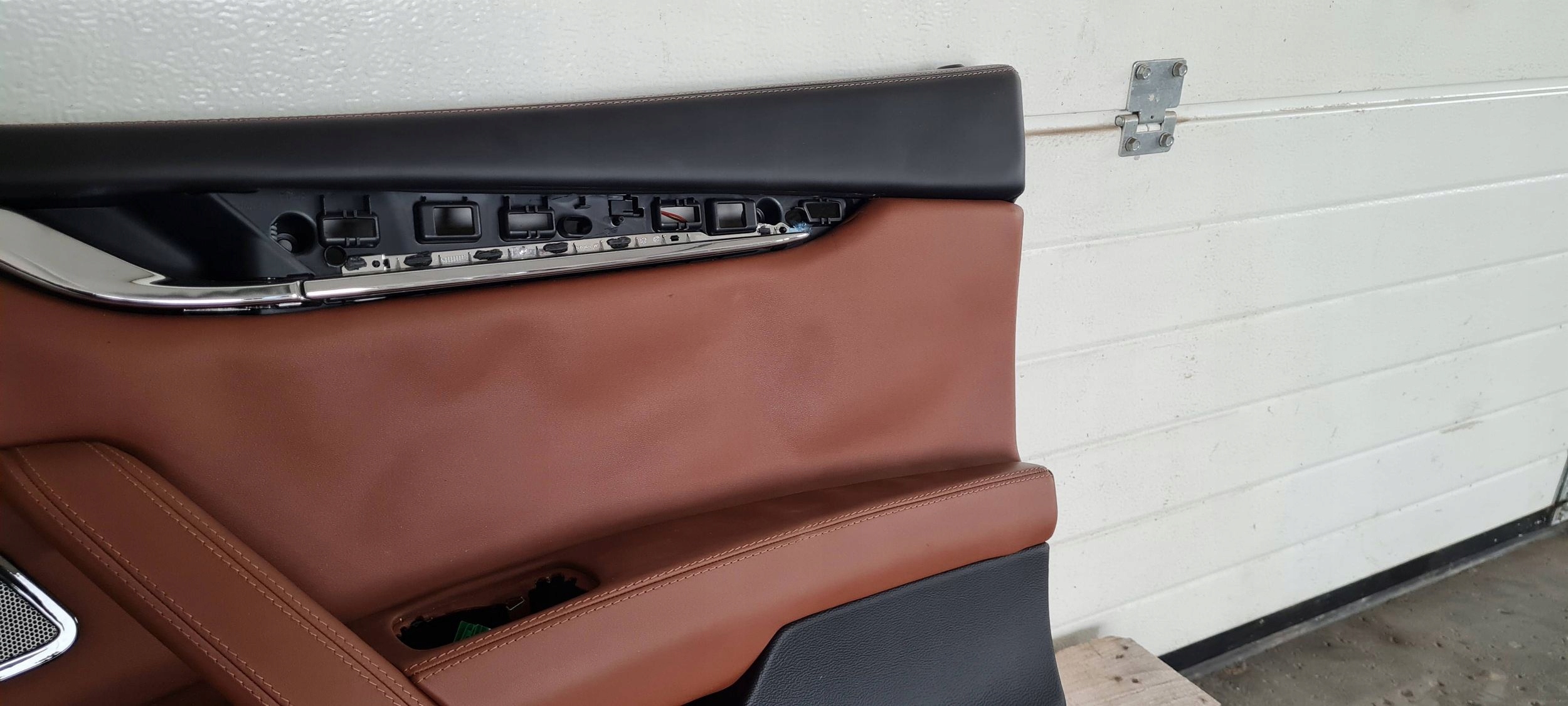 Maserati Quattroporte VI side door right front leather BOWERS WIKILNS
