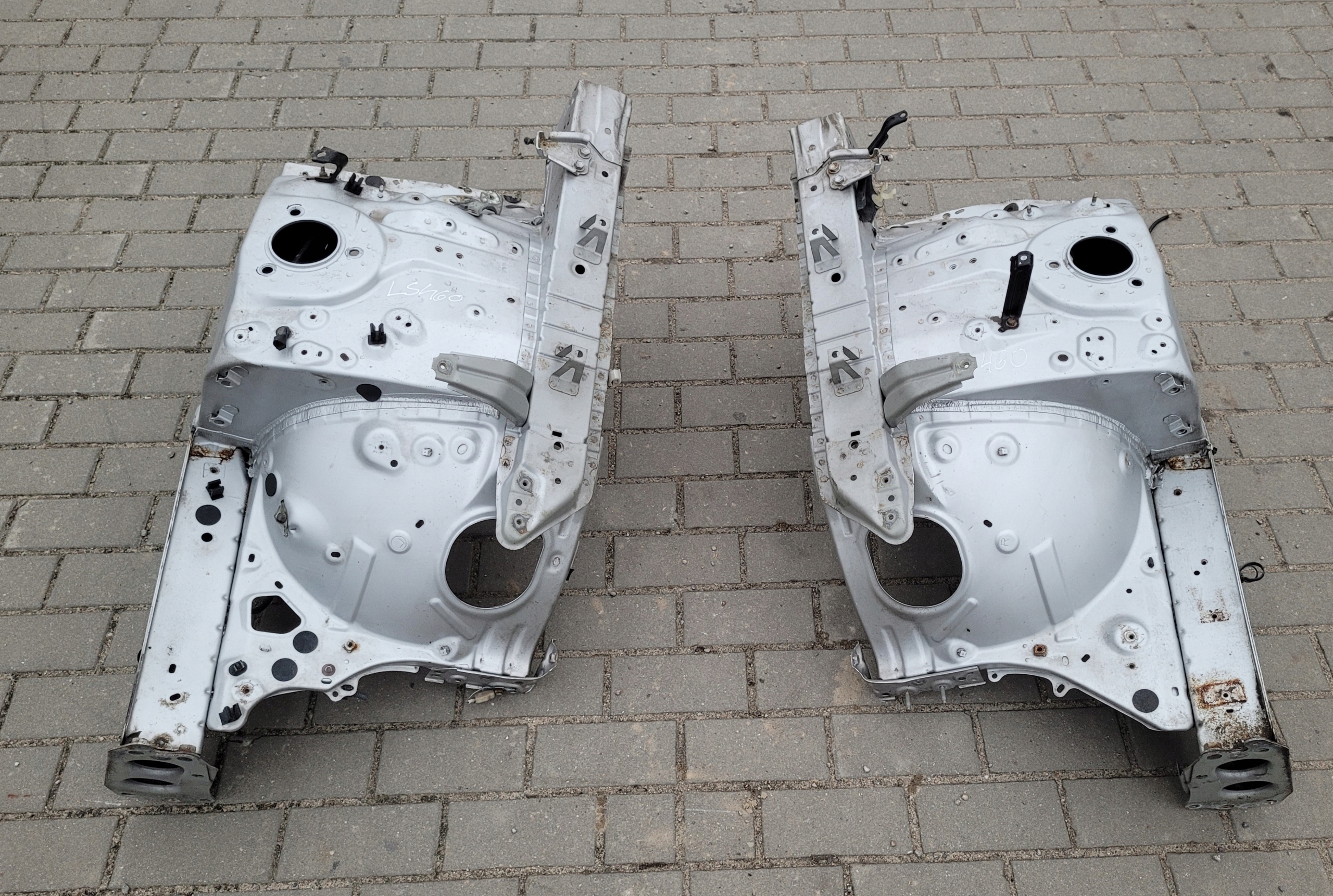 quarter front right left quarter front LEXUS LS 460 600 LS460 1F2