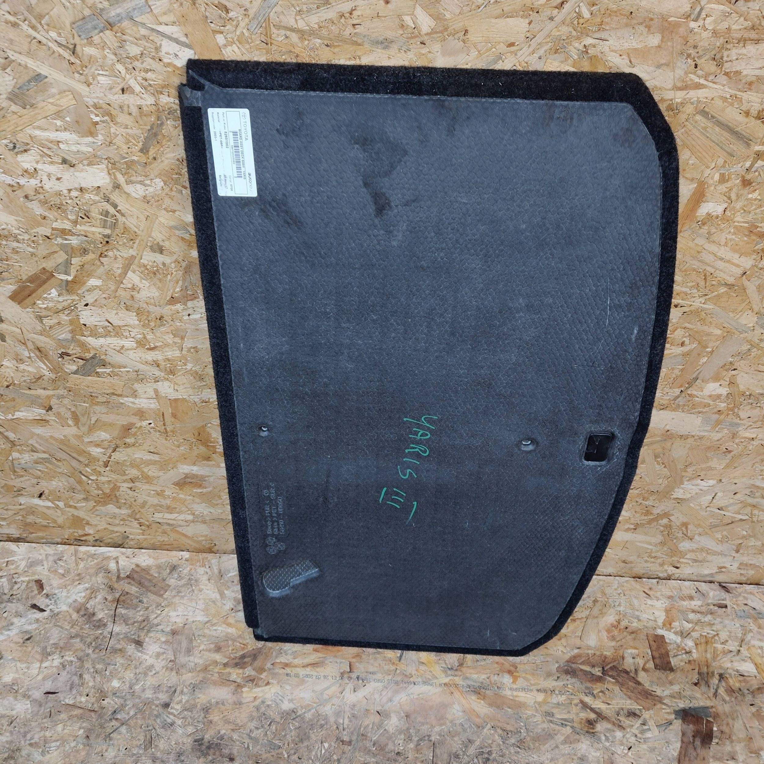 floor boot Toyota Yaris 82601002
