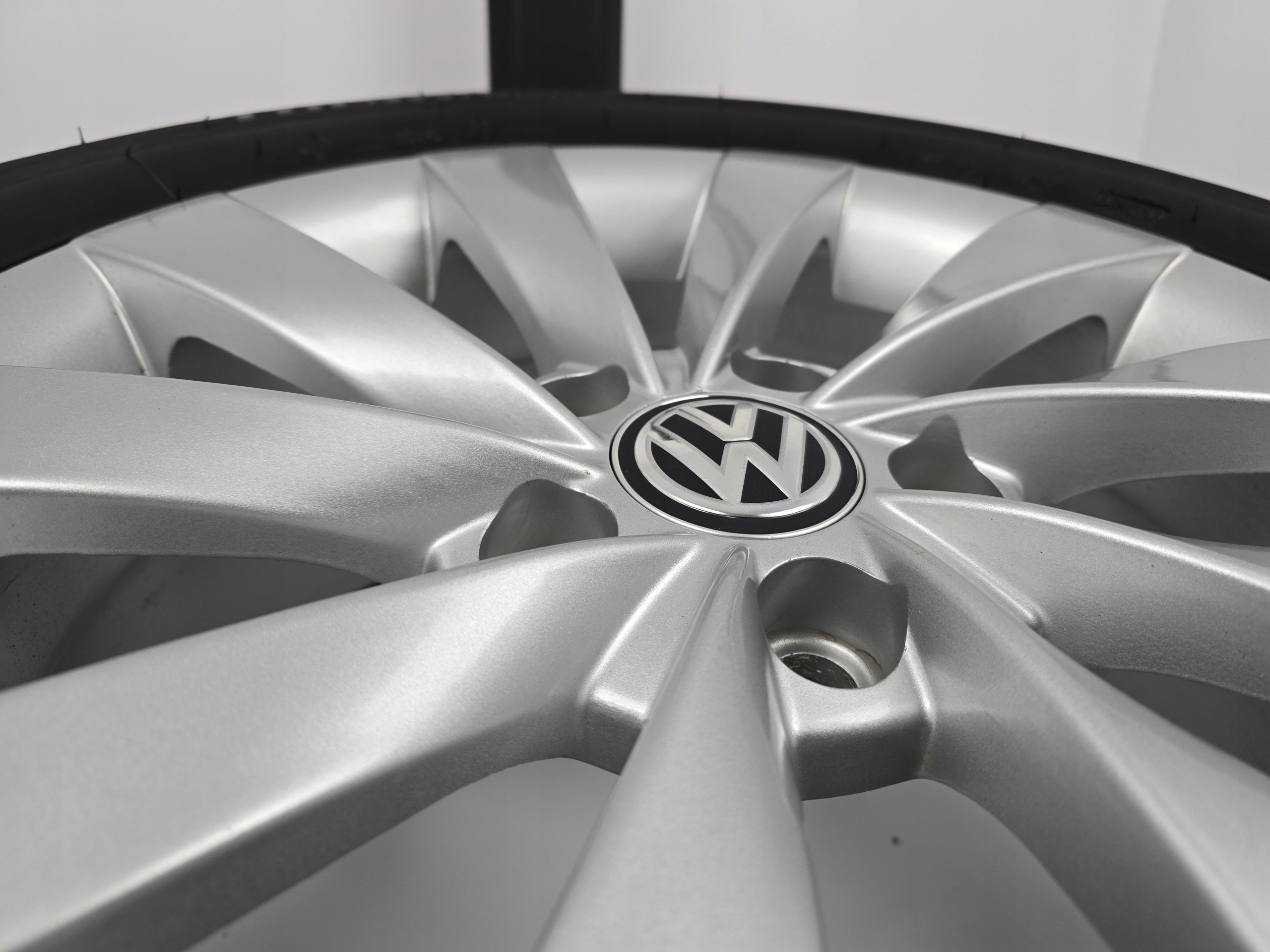 Koła Felgi Volkswagen 16" Golf Eos Passat Transporter Szerokość opony 215 mm