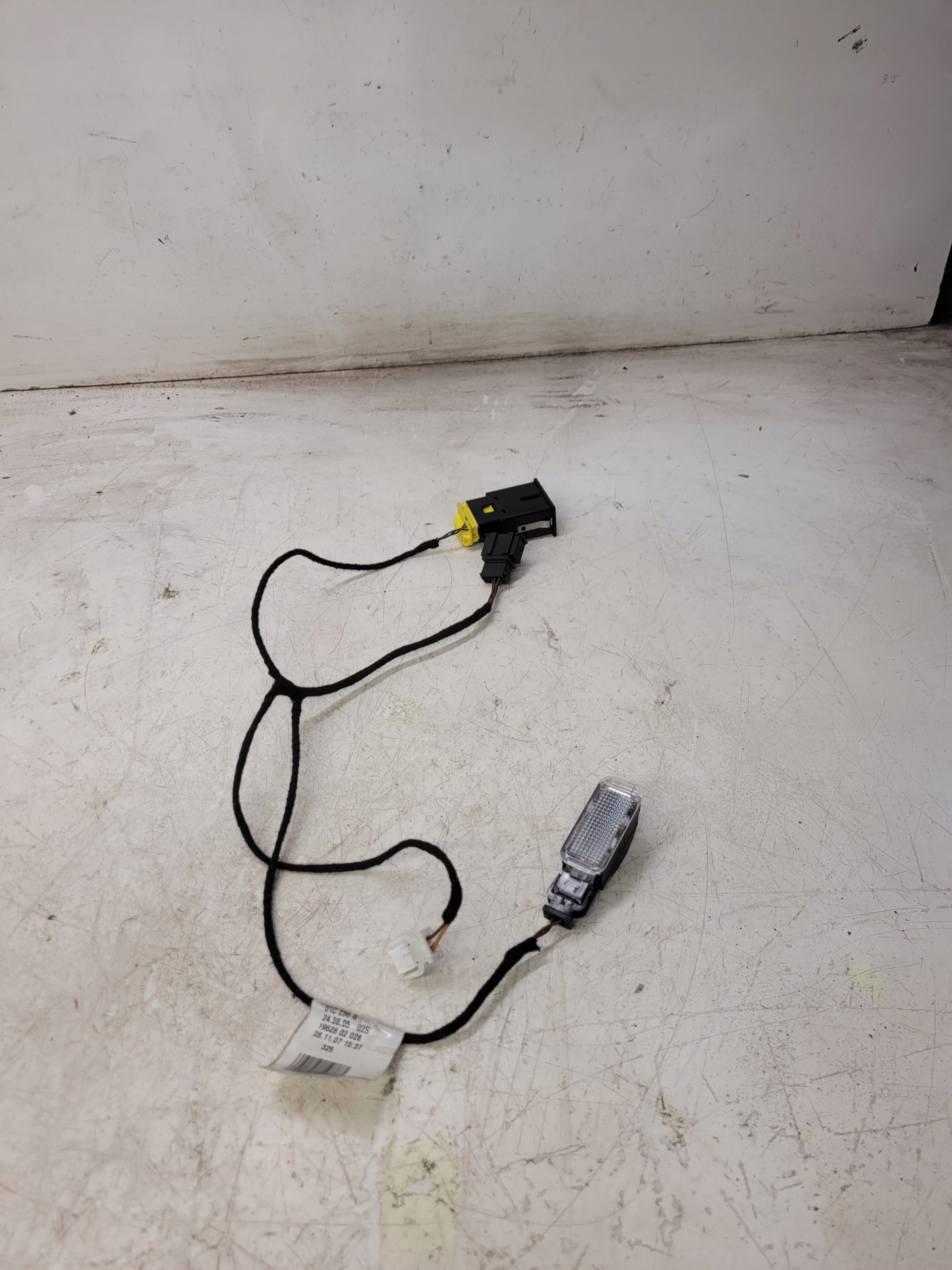 WIĄZKA SCHOWKA AUDI A3 8P LIFT 08-12 8P0971679K