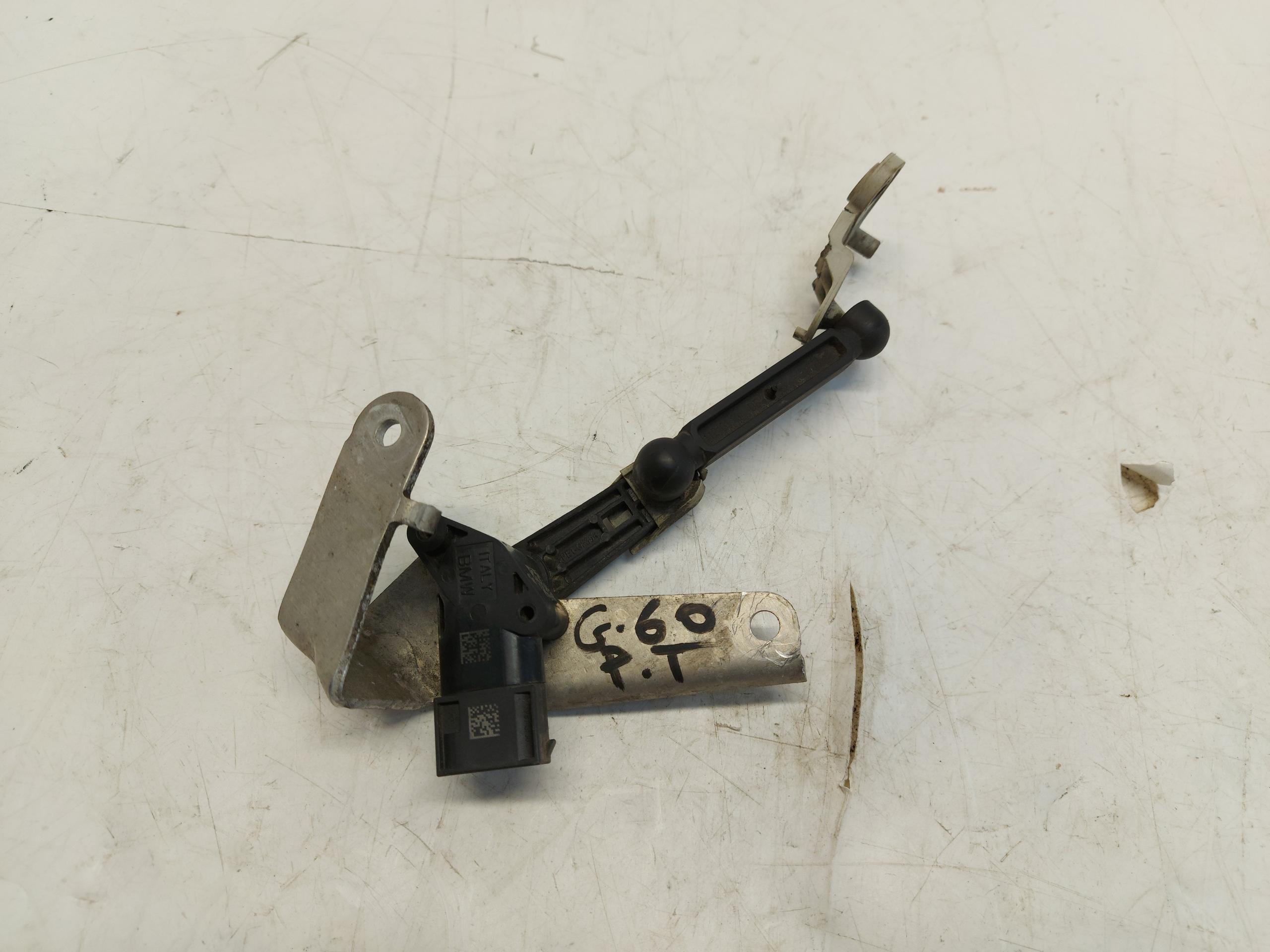 BMW 5 G60 sensor poziomowania rear part right 6895466