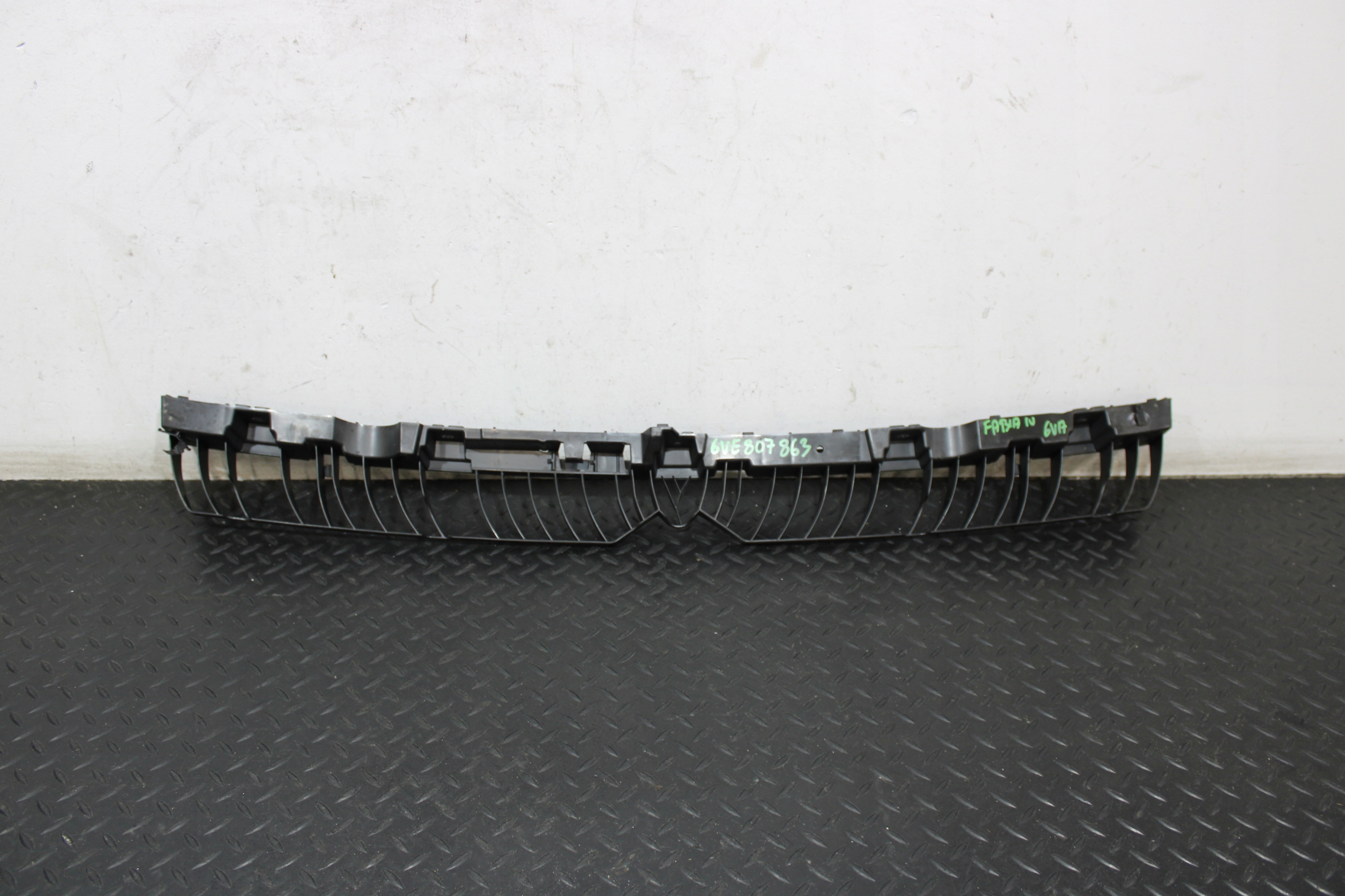 ABSORBER Paraurti SKODA FABIA IV 4 6VA 6VE807863