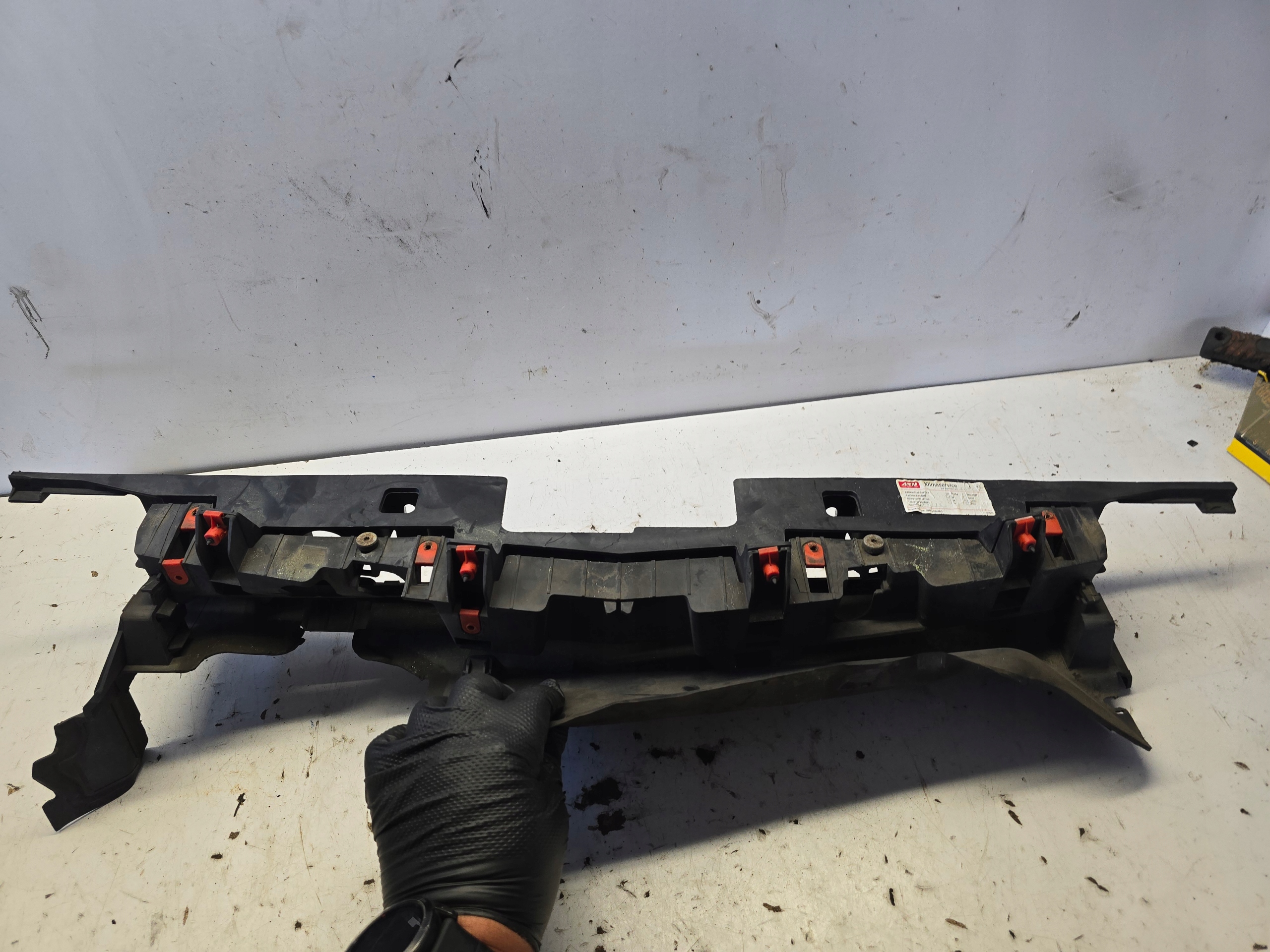 OPEL ASTRA J LIFT plastic supports of the front support central holder front
