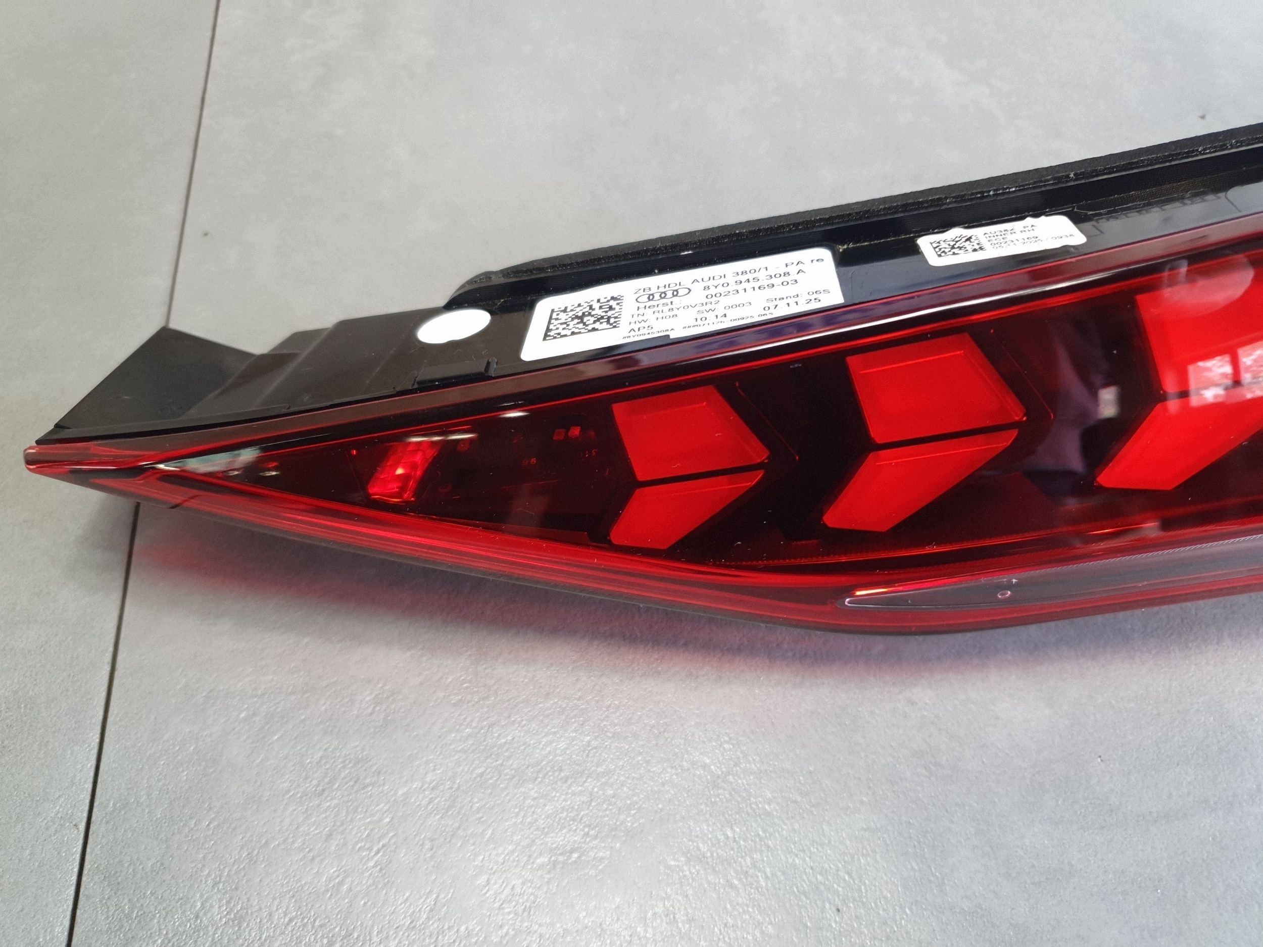Audi A3 8Y lift light right rear part rear led 8Y0945308A