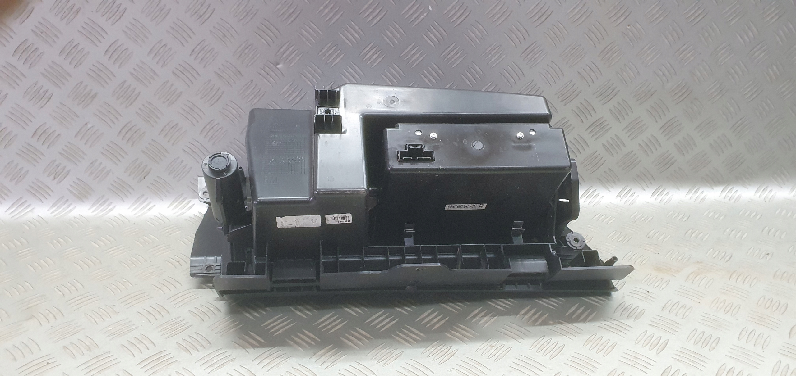 бардачок пассажира opel ASTRA K