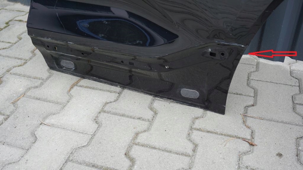 VOLVO XC40 - left rear. door rear part