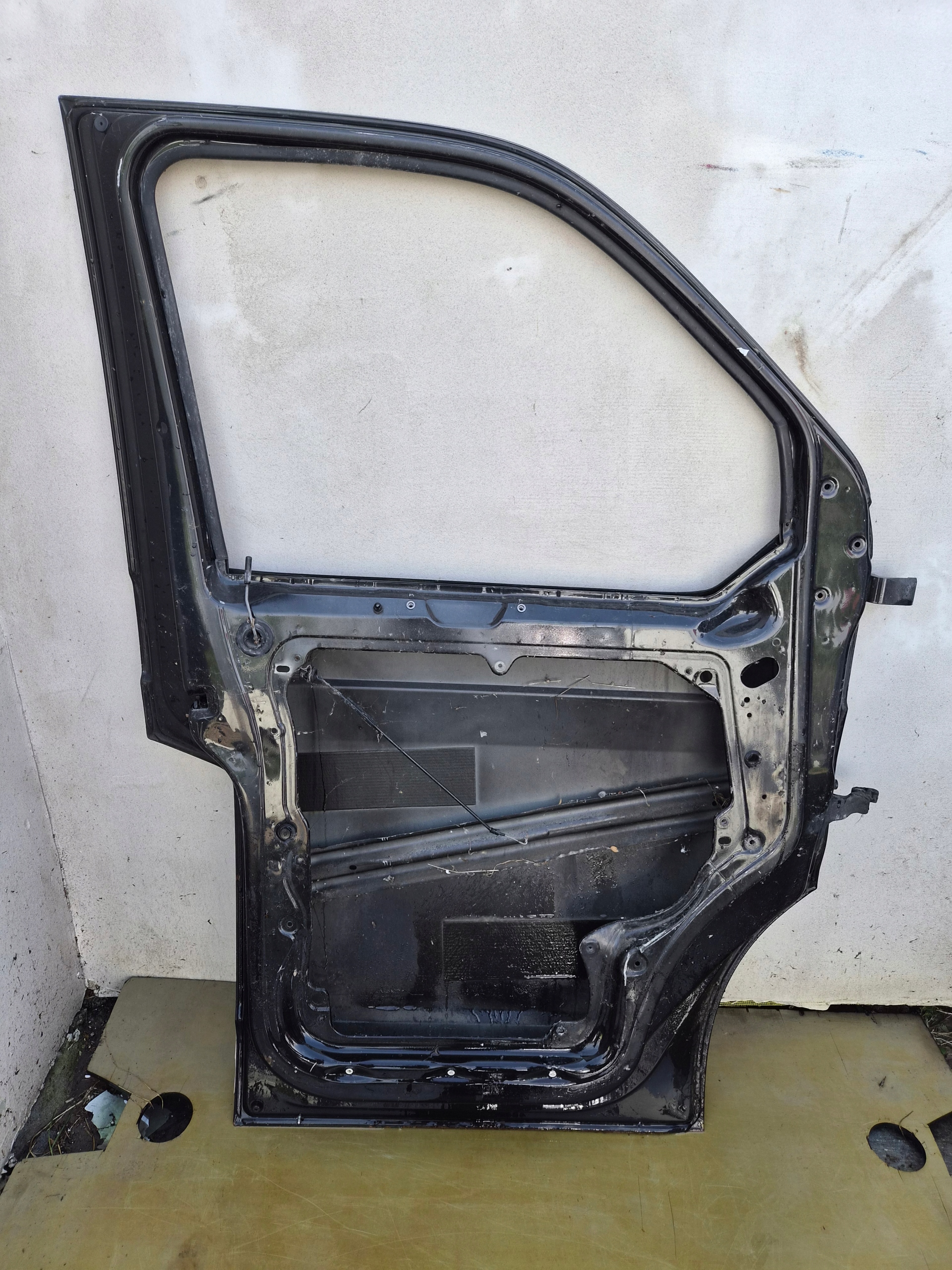 door front left VW T5 T5 LIFT front kierowca/ driver´s black,