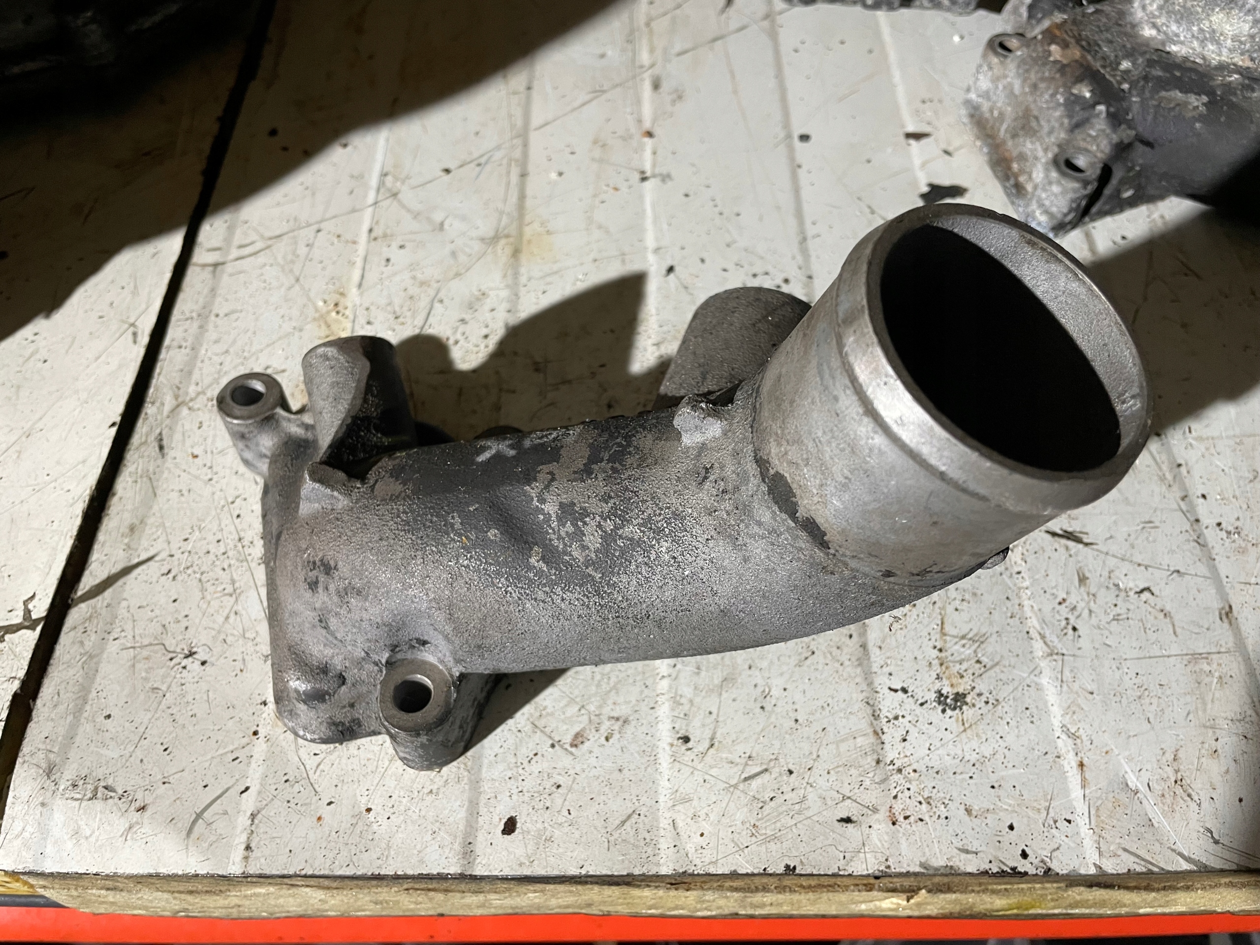 Kołnierz Obudowa Termostatu Scania R 1782663