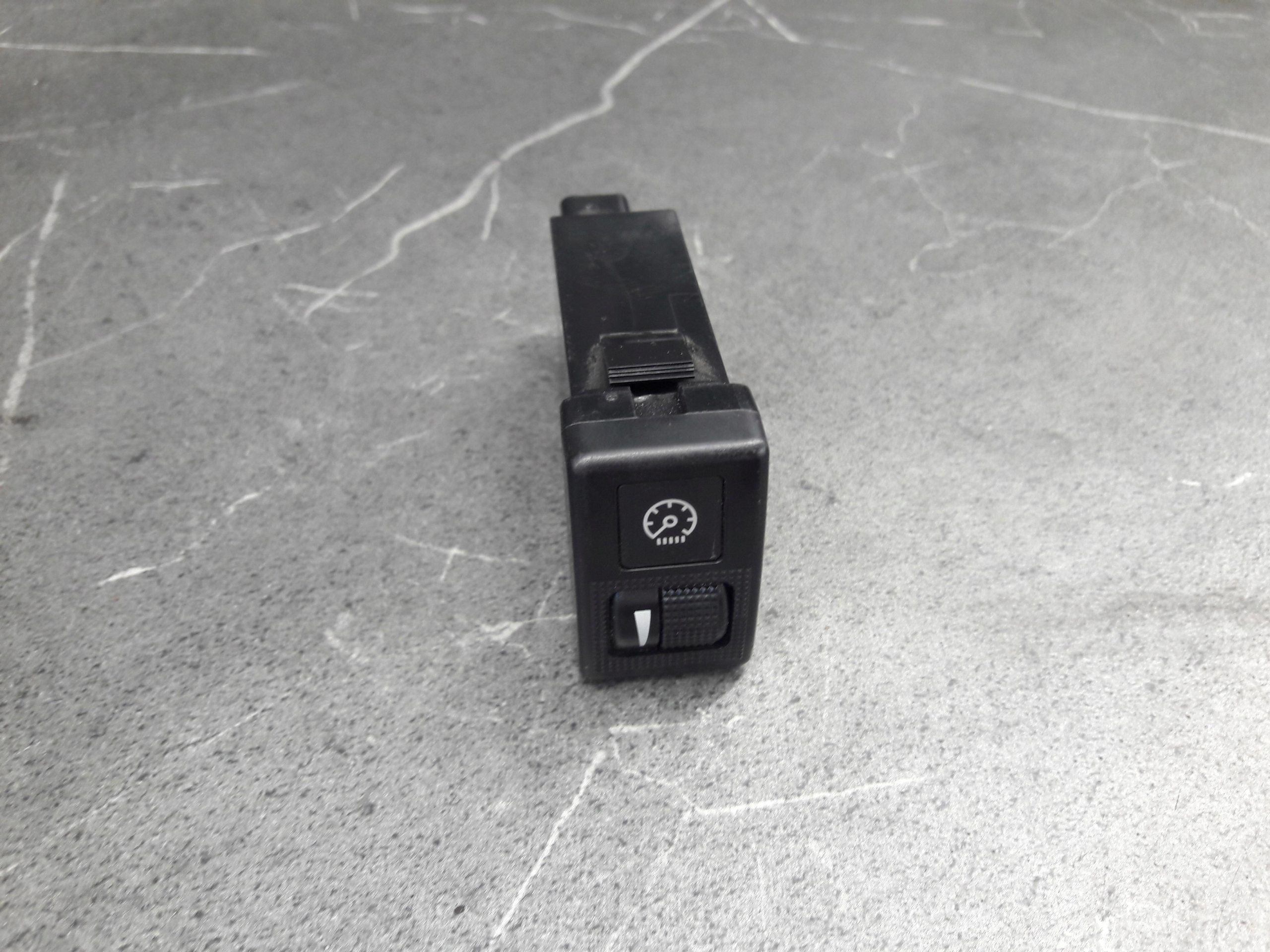 przelacznik OSWIETLENIA LICZNIKA MAZDA 6