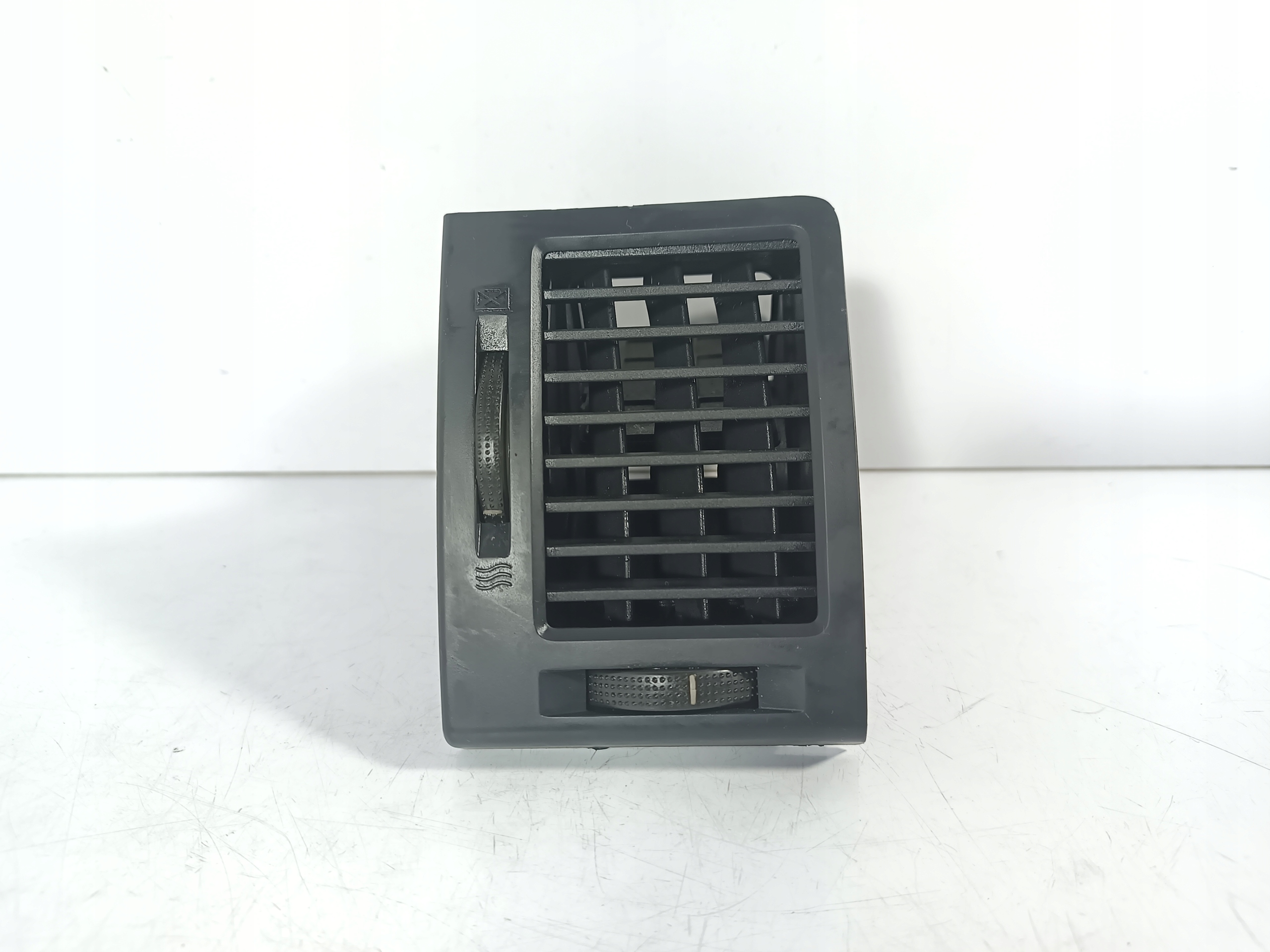 Hyundai Getz 02-11 grid air conditioning devices air left driver´s
