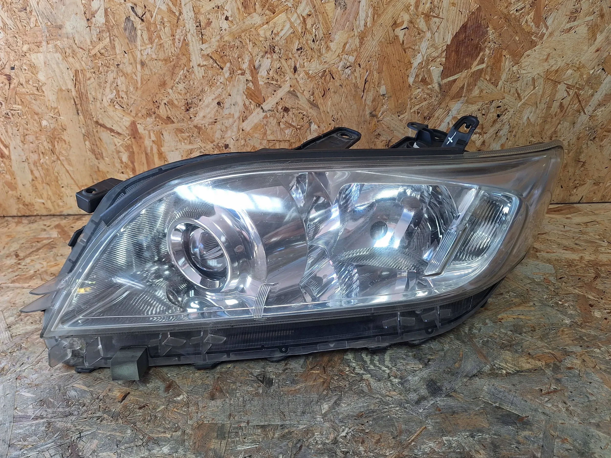 light front left Toyota Corolla E15 06- lens