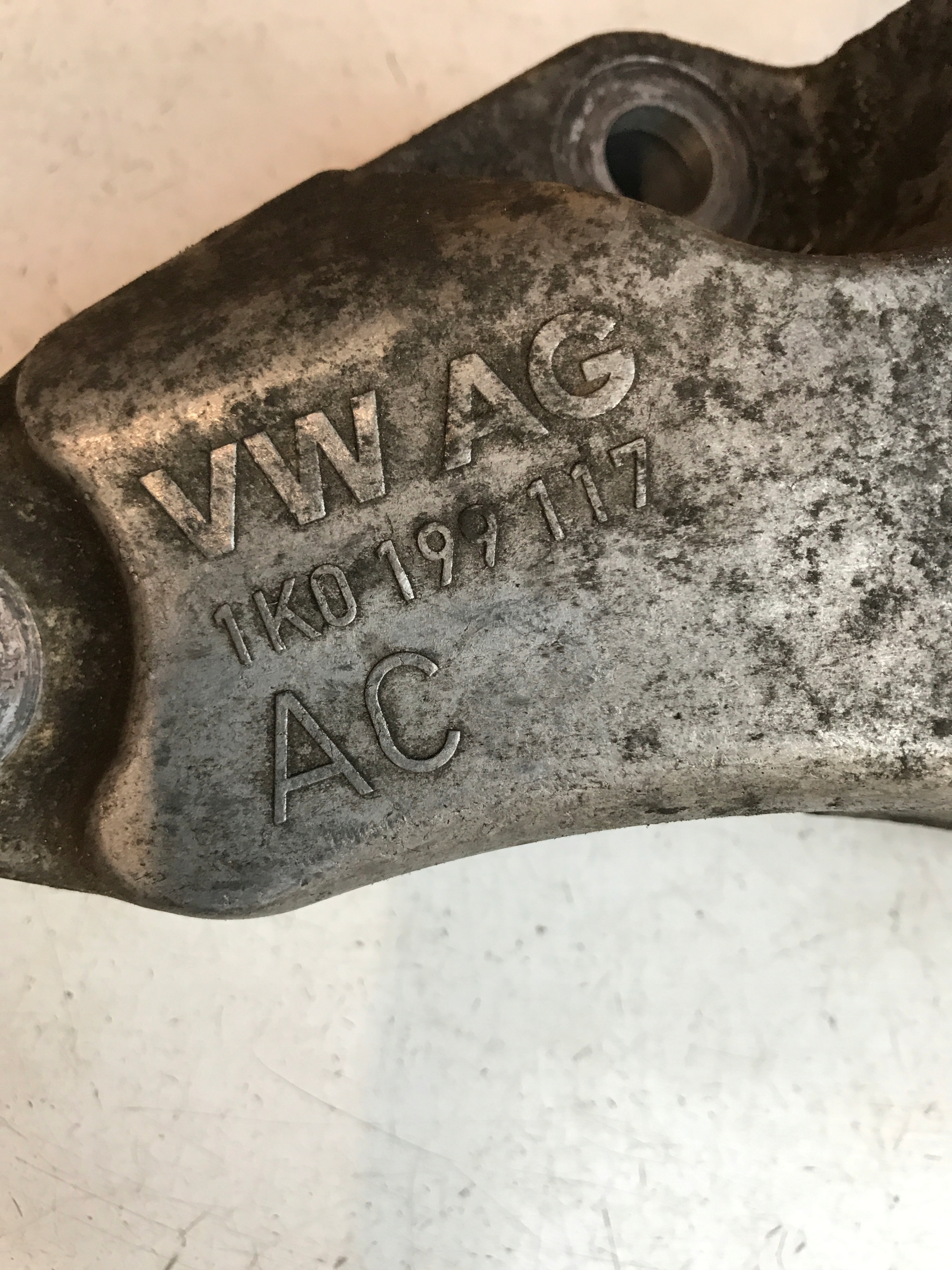 strebe Getriebehalter VW SKODA AUDI 1K0199117AC