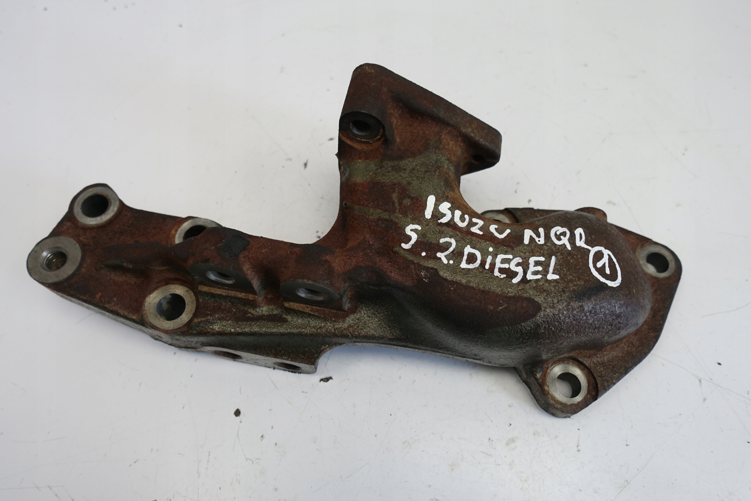 Isuzu NQR 5.2 D выпускной коллектор