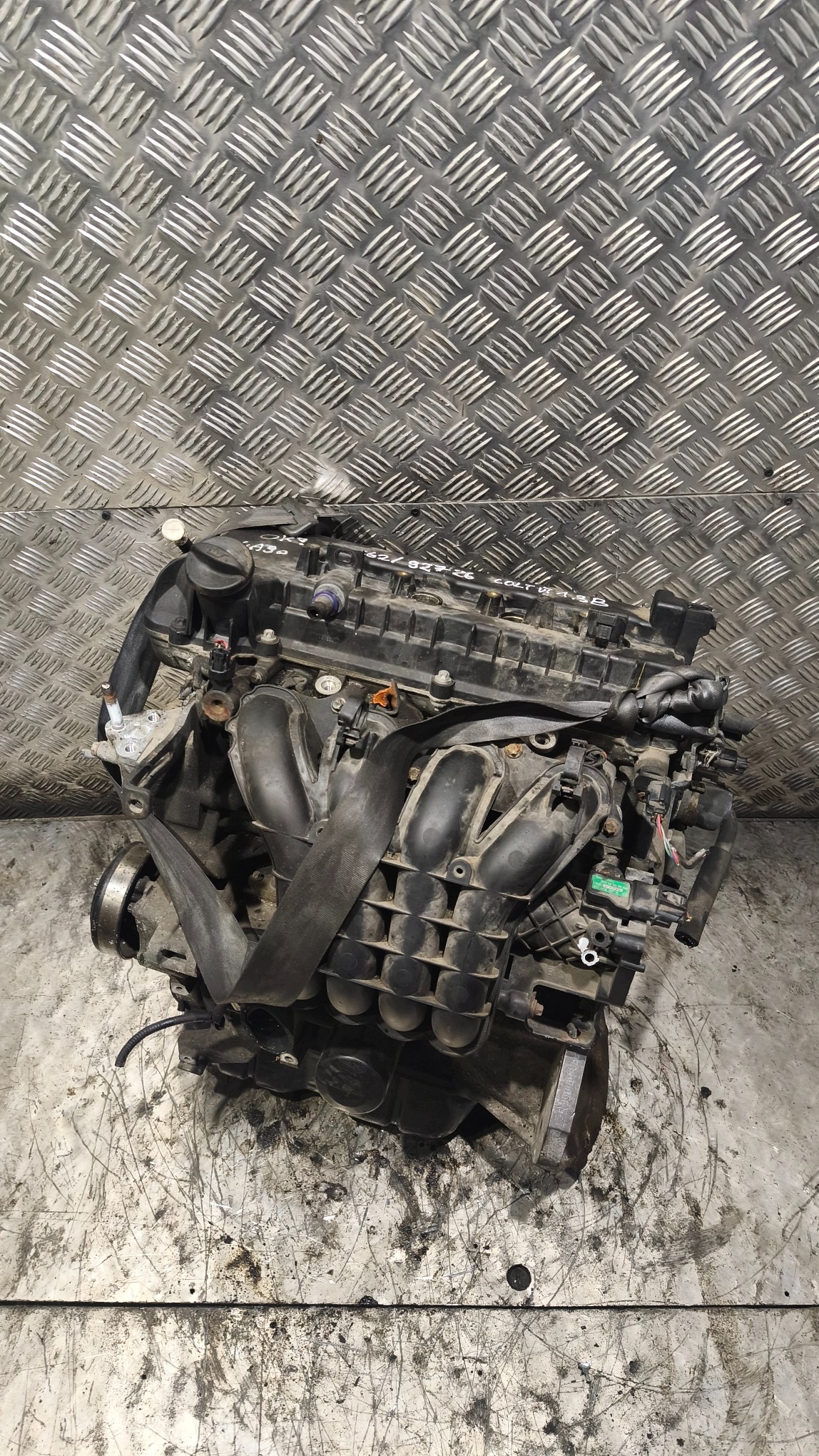 moteur nu cache- MITSHUBISHI COLT VI 1.3B 4A90